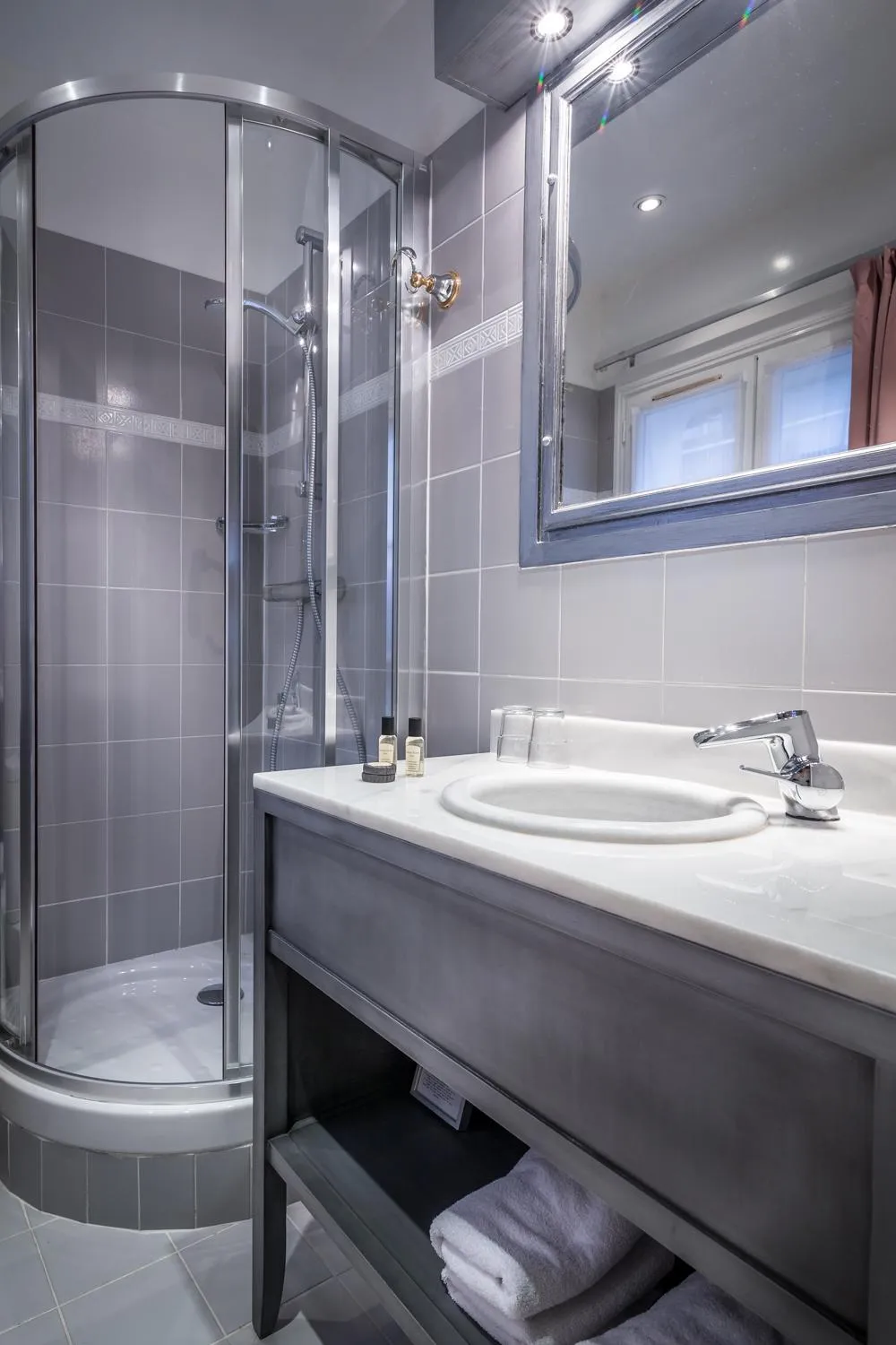 Shower in Champerret Heliopolis