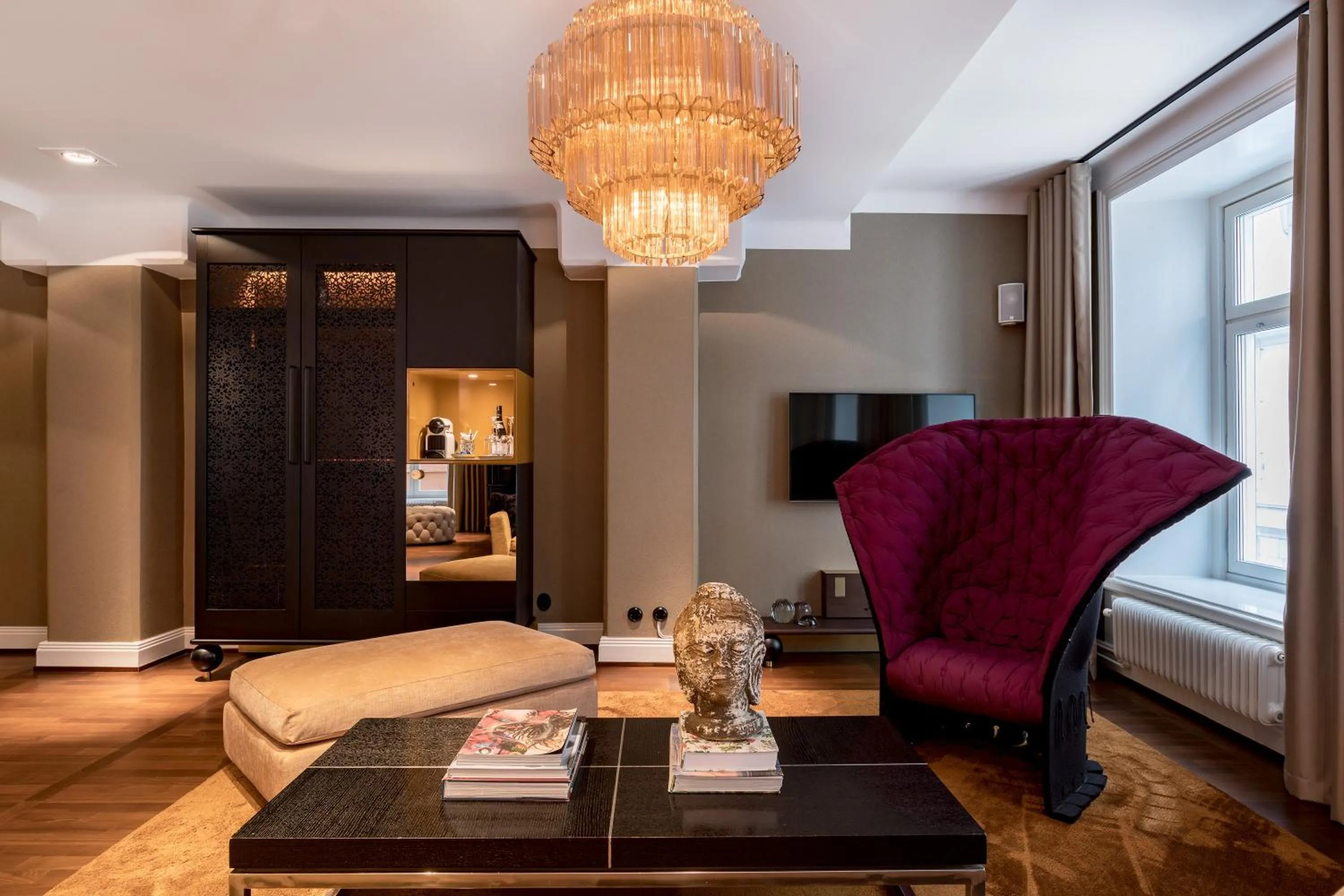 Living room, Bed in Lydmar Hotel