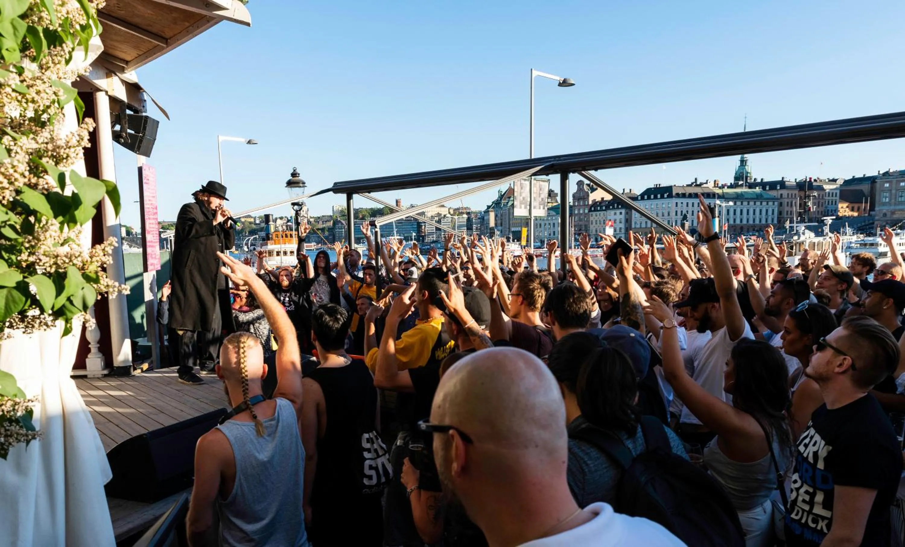 Evening entertainment in Lydmar Hotel