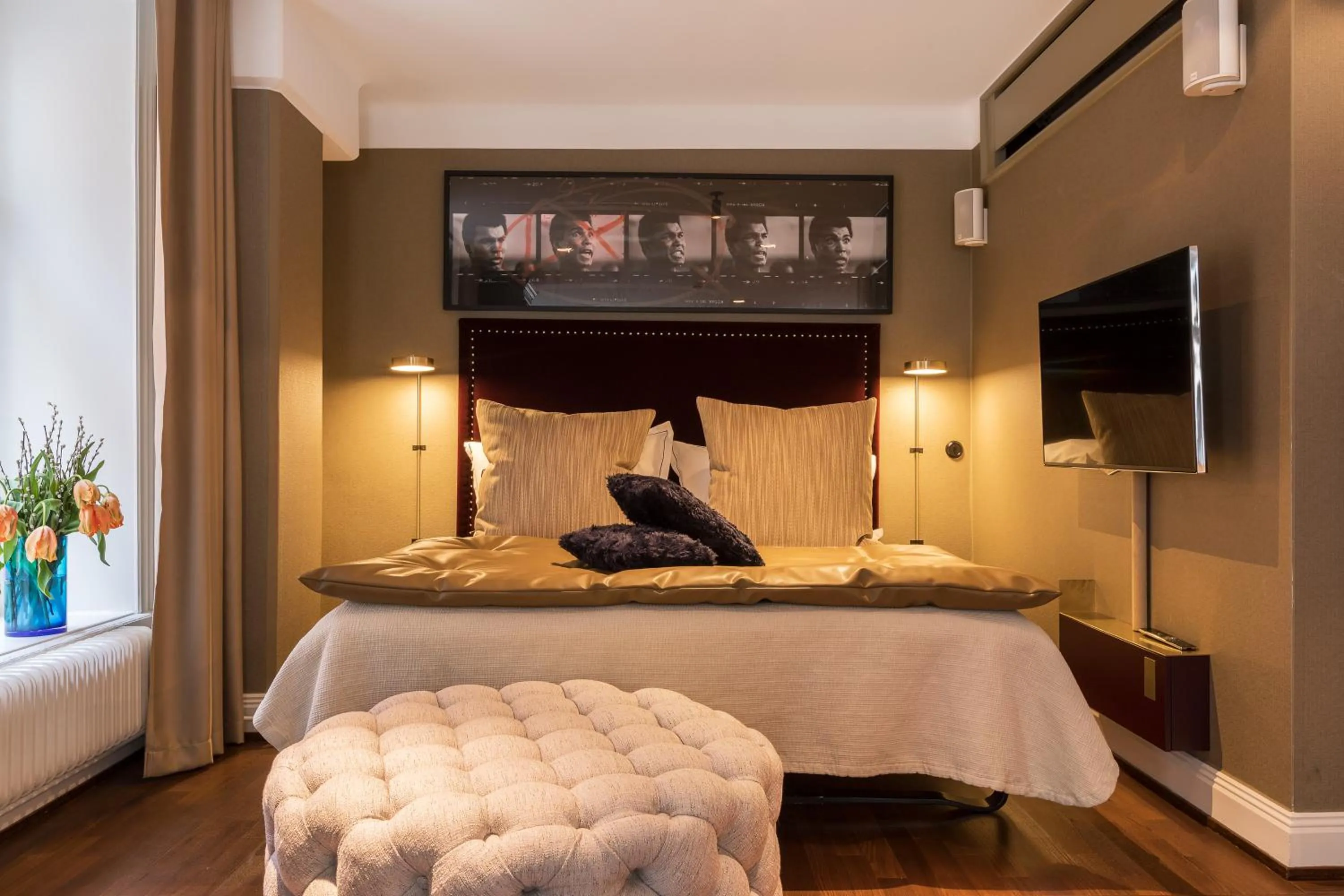 Living room, Bed in Lydmar Hotel