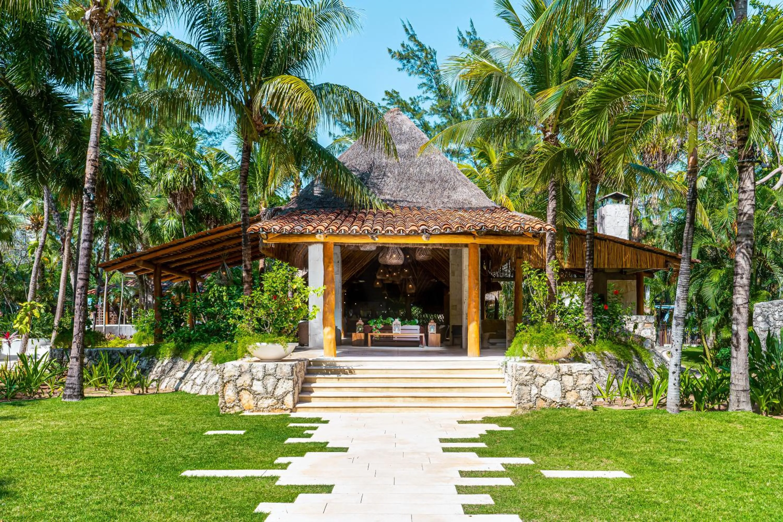 Garden in Mahekal Beach Front Resort & Spa