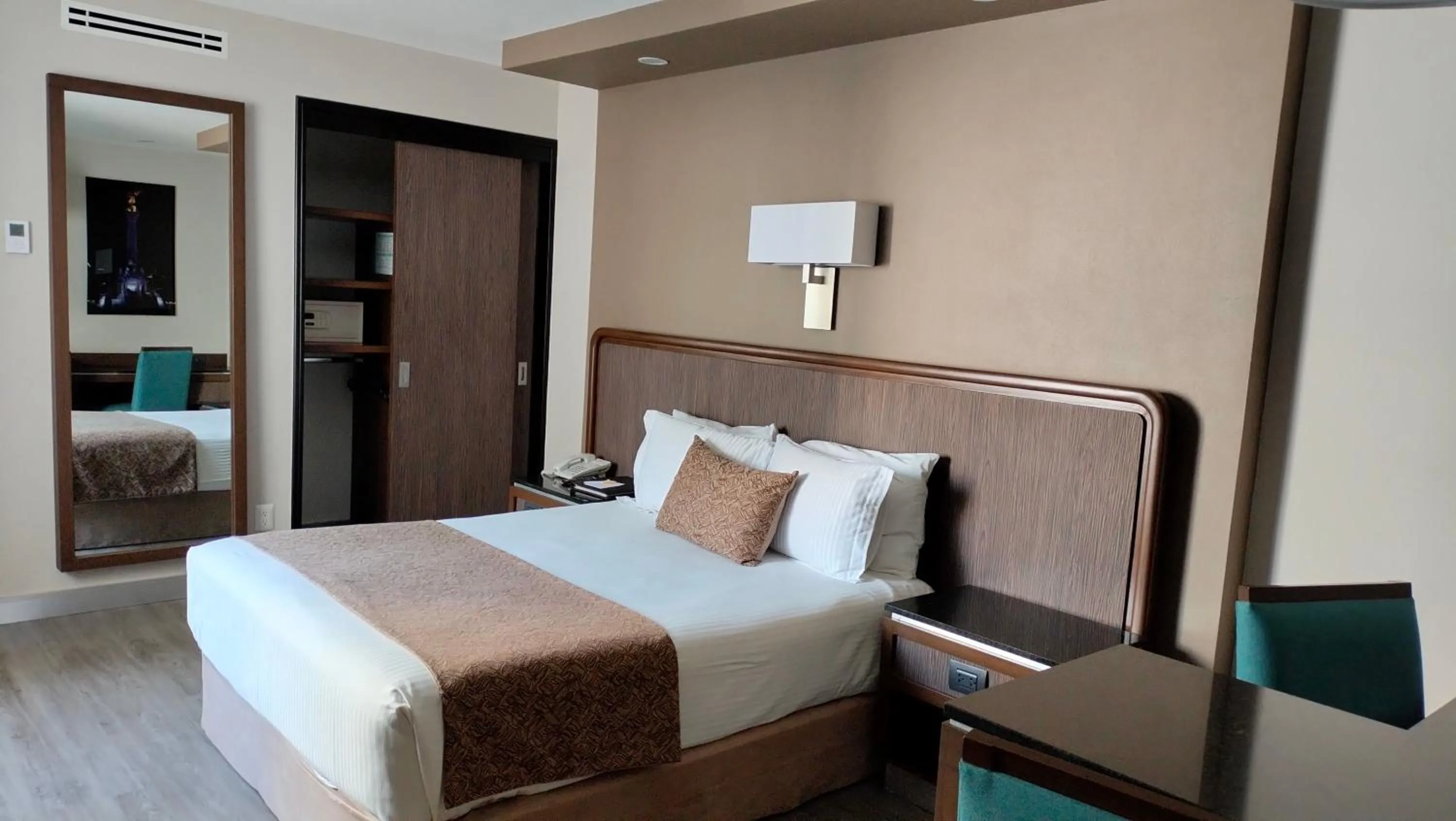 Bed in Hotel Metropol