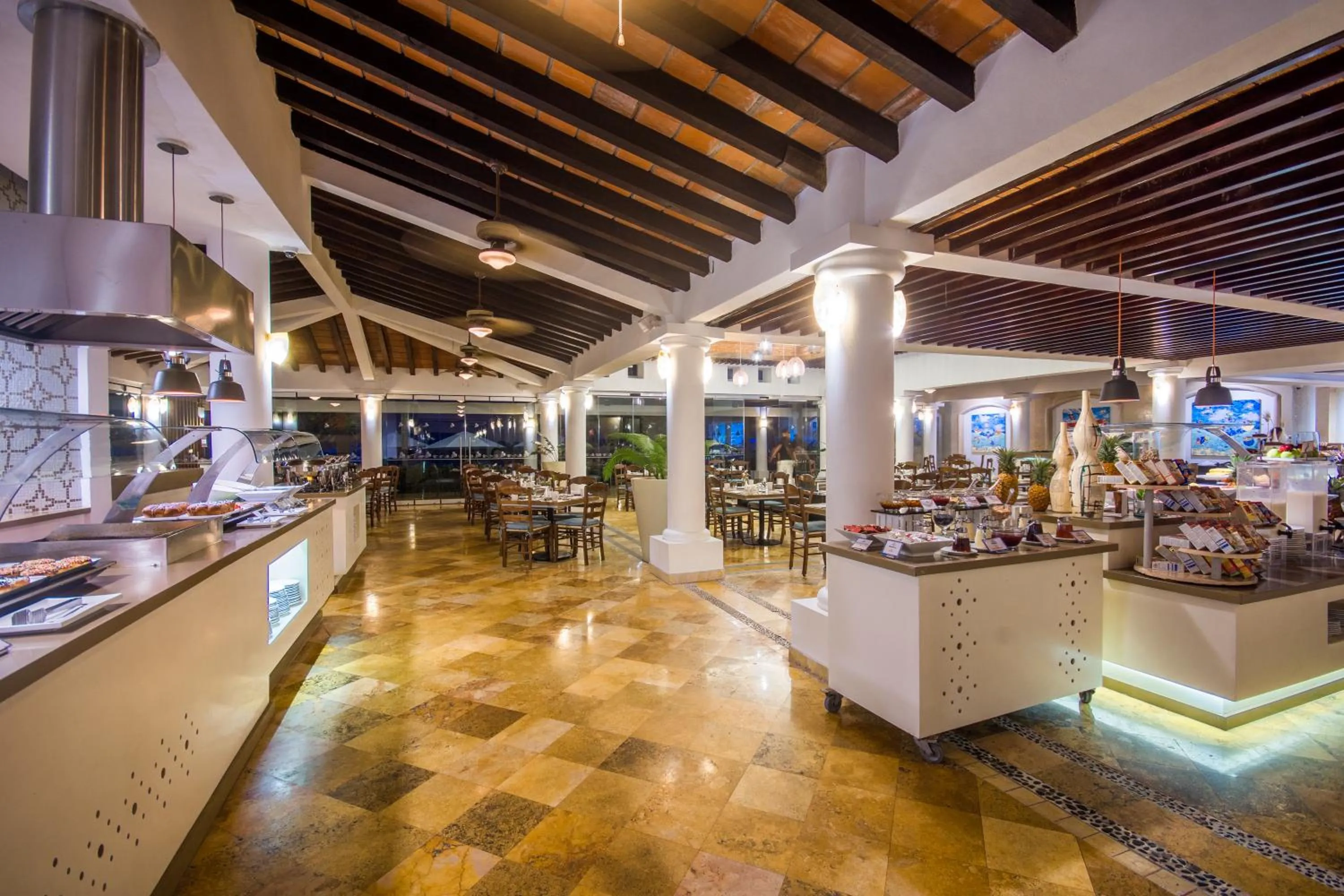 Restaurant/places to eat in Buenaventura Grand Hotel & Great Moments - All Inclusive