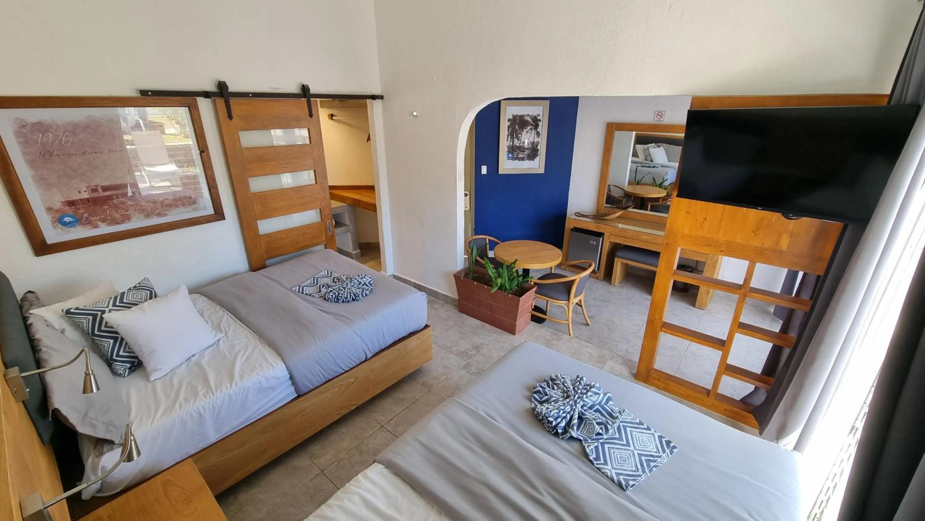 TV and multimedia, Bed in Buena Vista Oceanfront & Hot Springs Resort