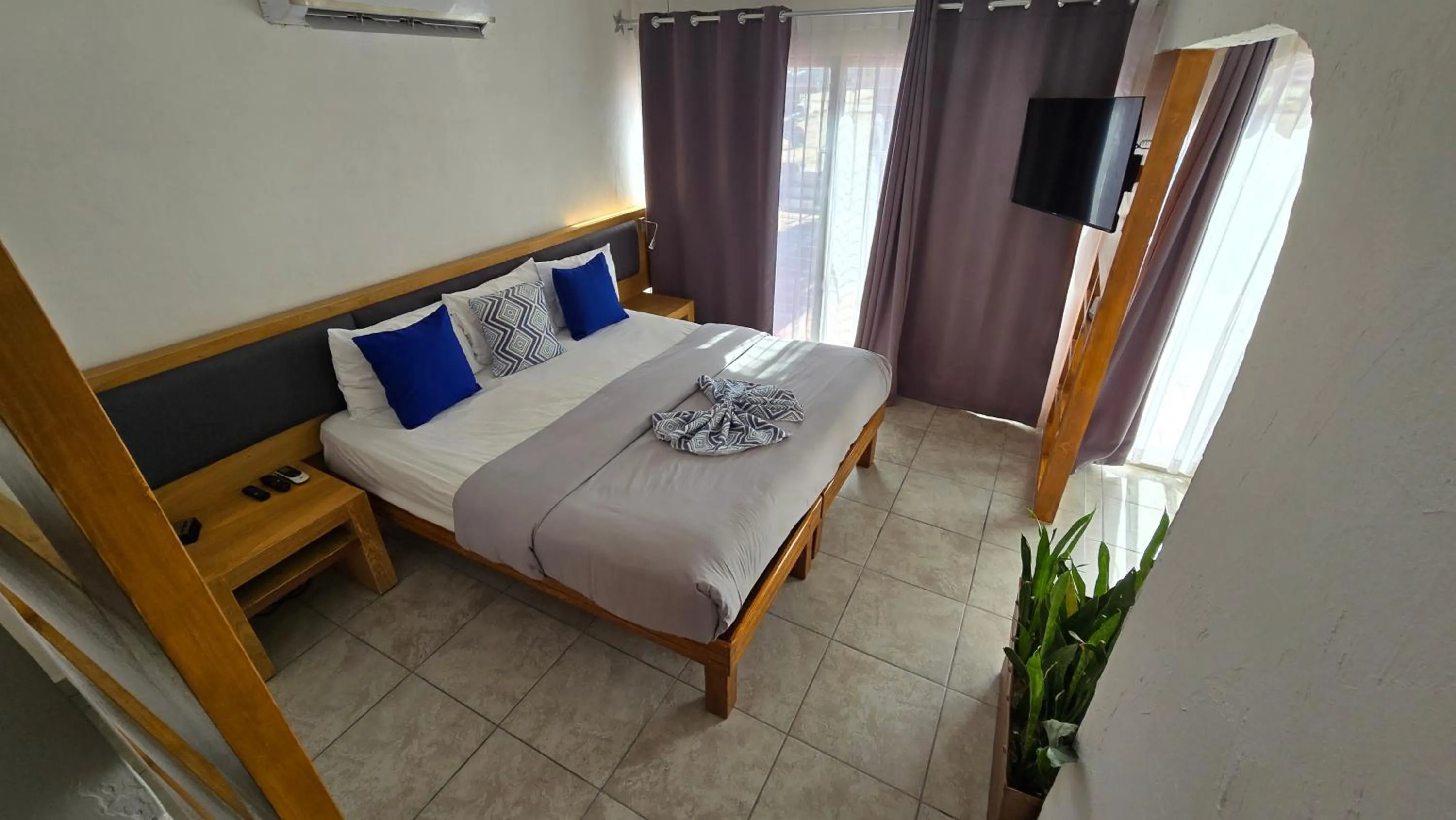 Bedroom, Bed in Buena Vista Oceanfront & Hot Springs Resort