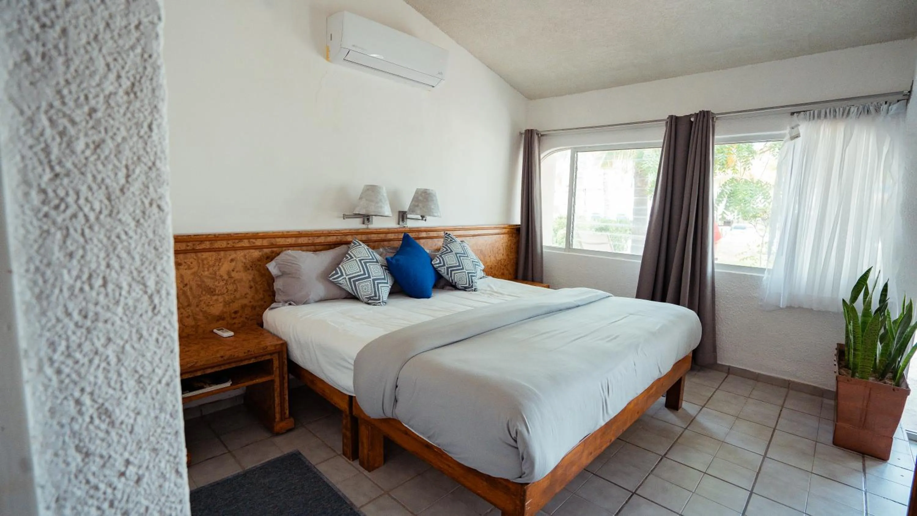 Bed in Buena Vista Oceanfront & Hot Springs Resort