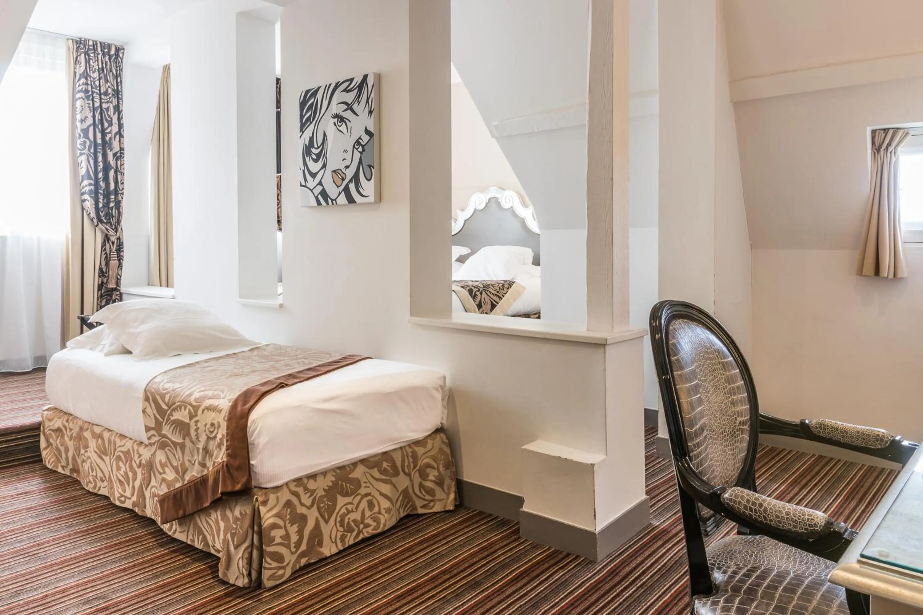 Bedroom, Bed in Villa 81