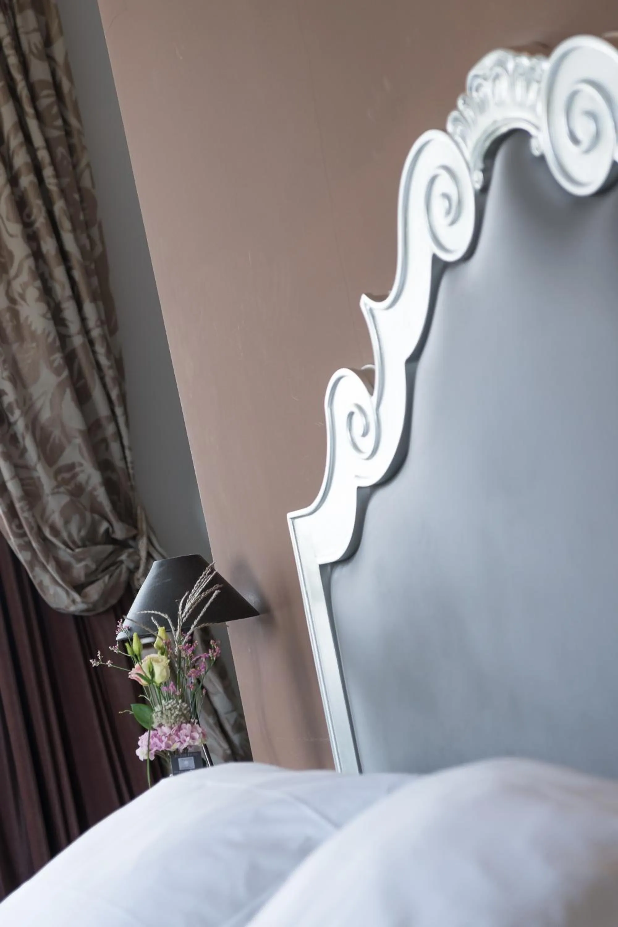 Decorative detail, Bed in Villa 81