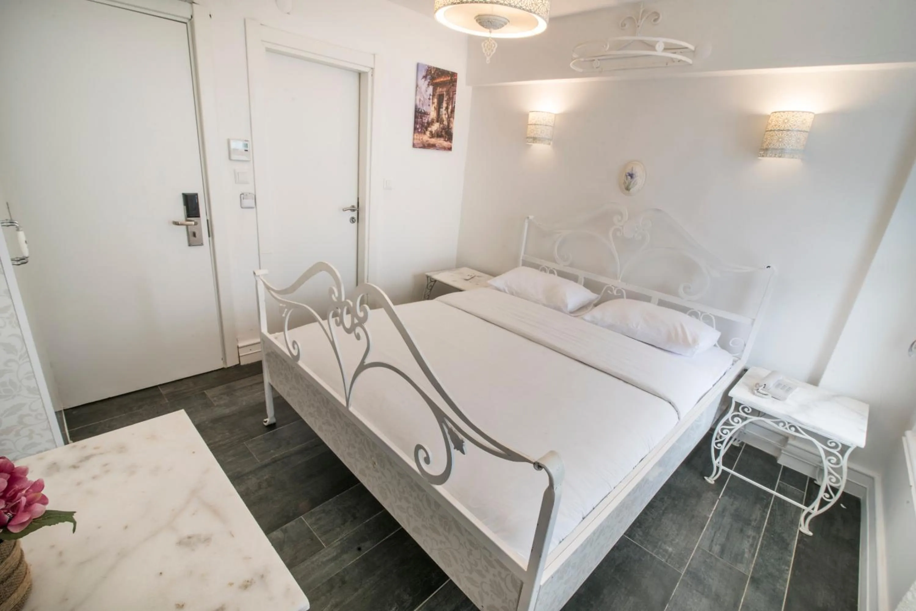 Bed in Büyükada Port Hotel