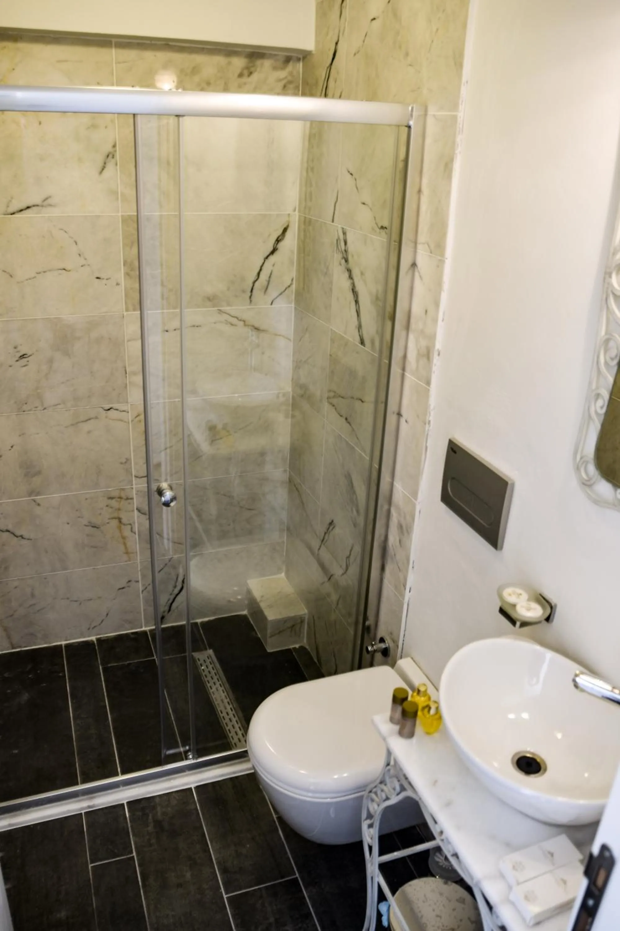 Bathroom in Büyükada Port Hotel