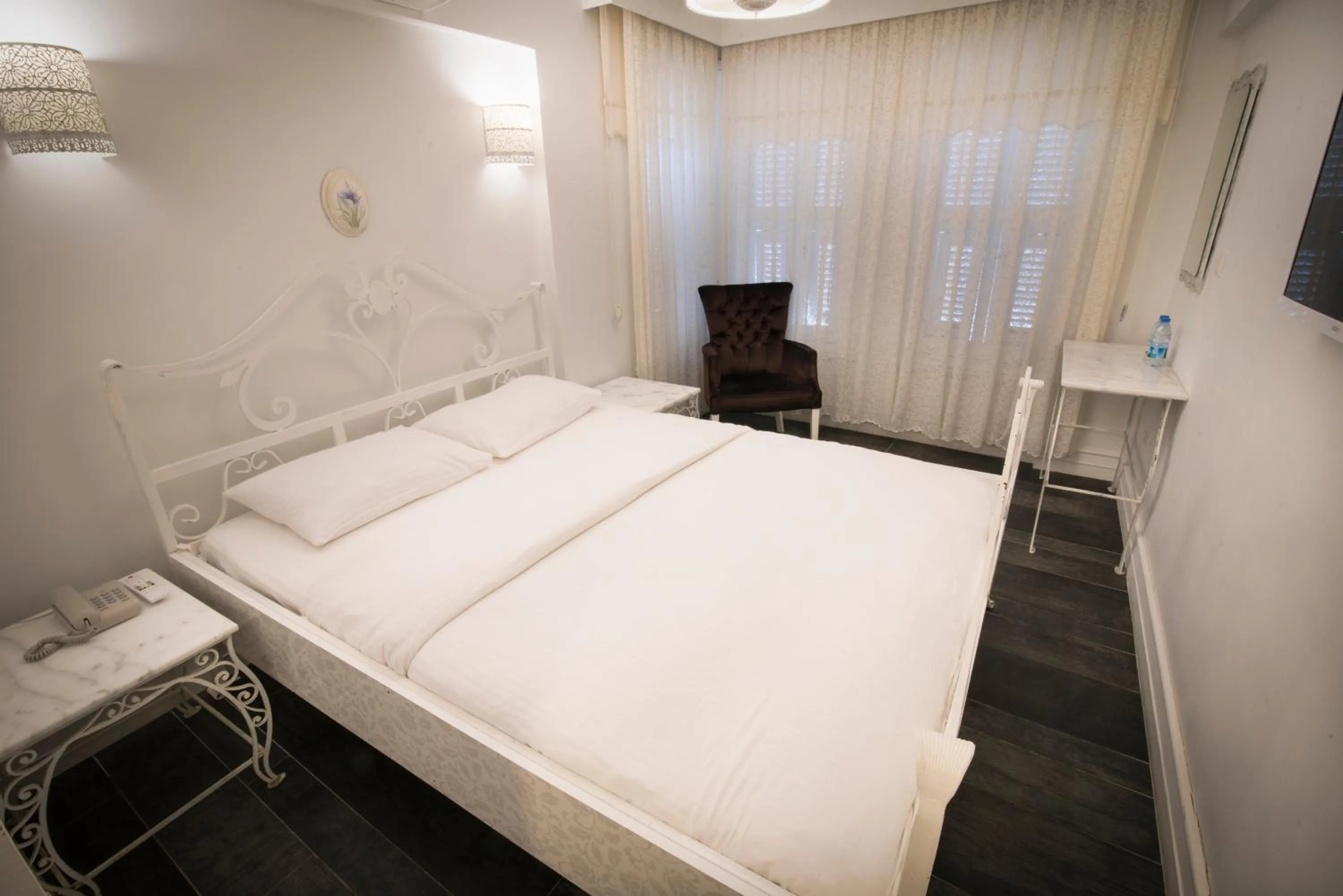 Bed in Büyükada Port Hotel