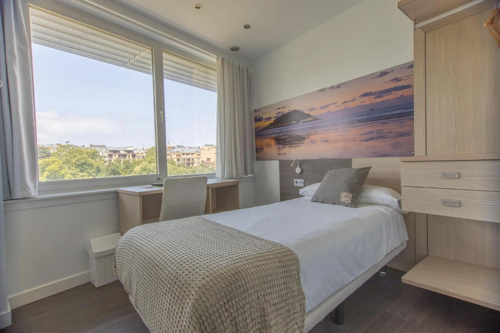 Bedroom, Bed in Pensión Riberas del Urumea