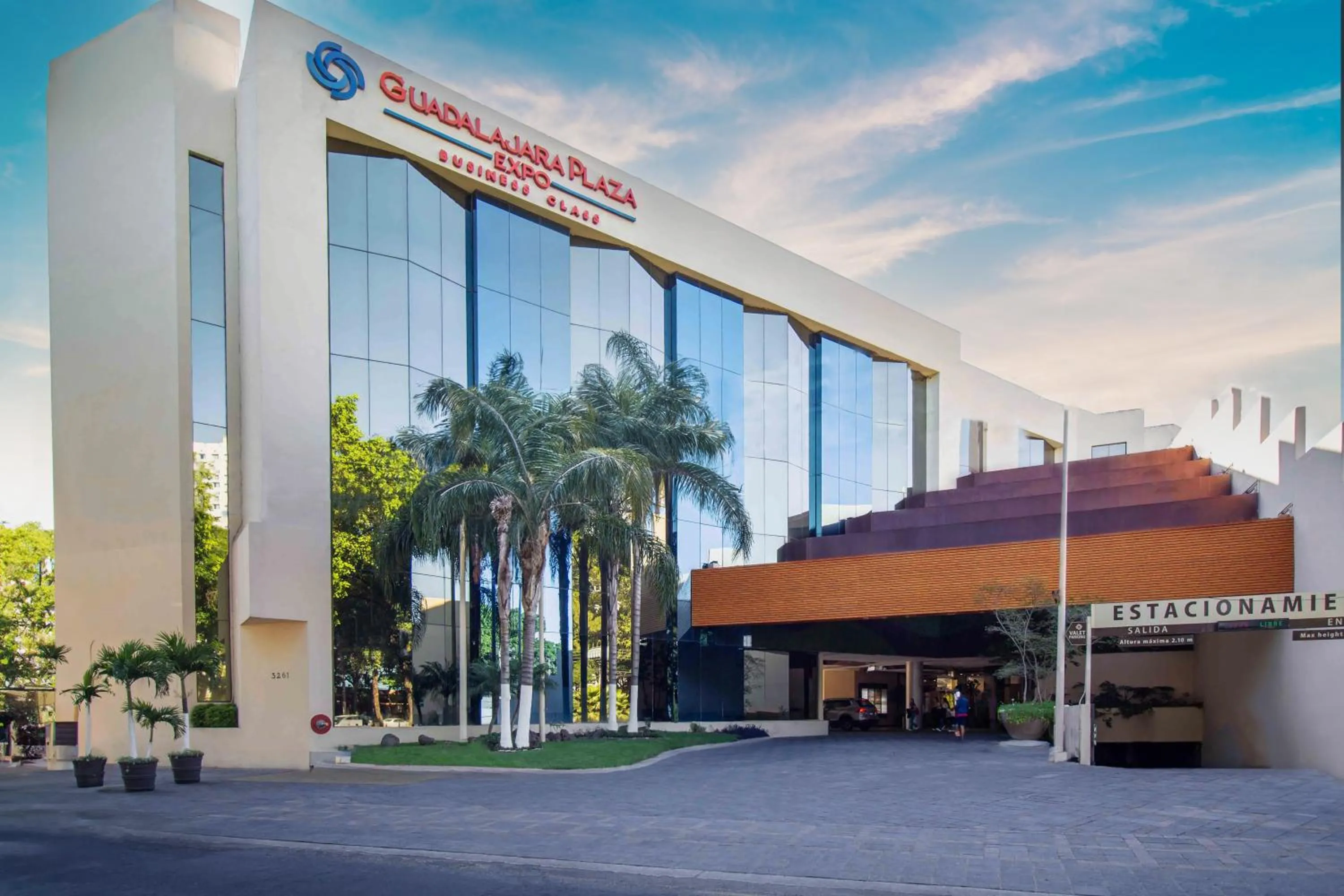 Property building in Hotel Guadalajara Plaza Expo