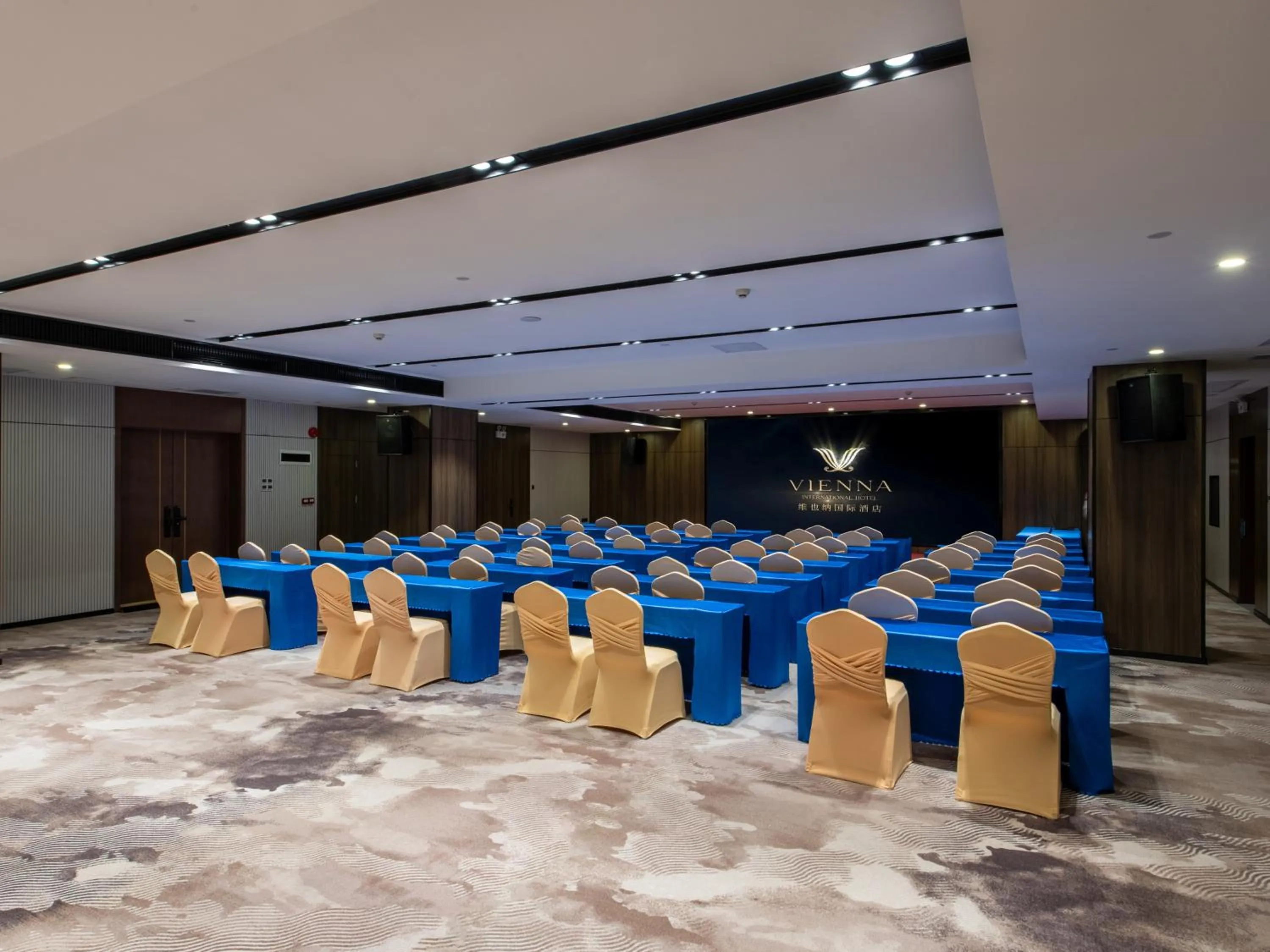 Meeting/conference room in Vienna International Hotel Guangzhou Baiyun International Conference Center