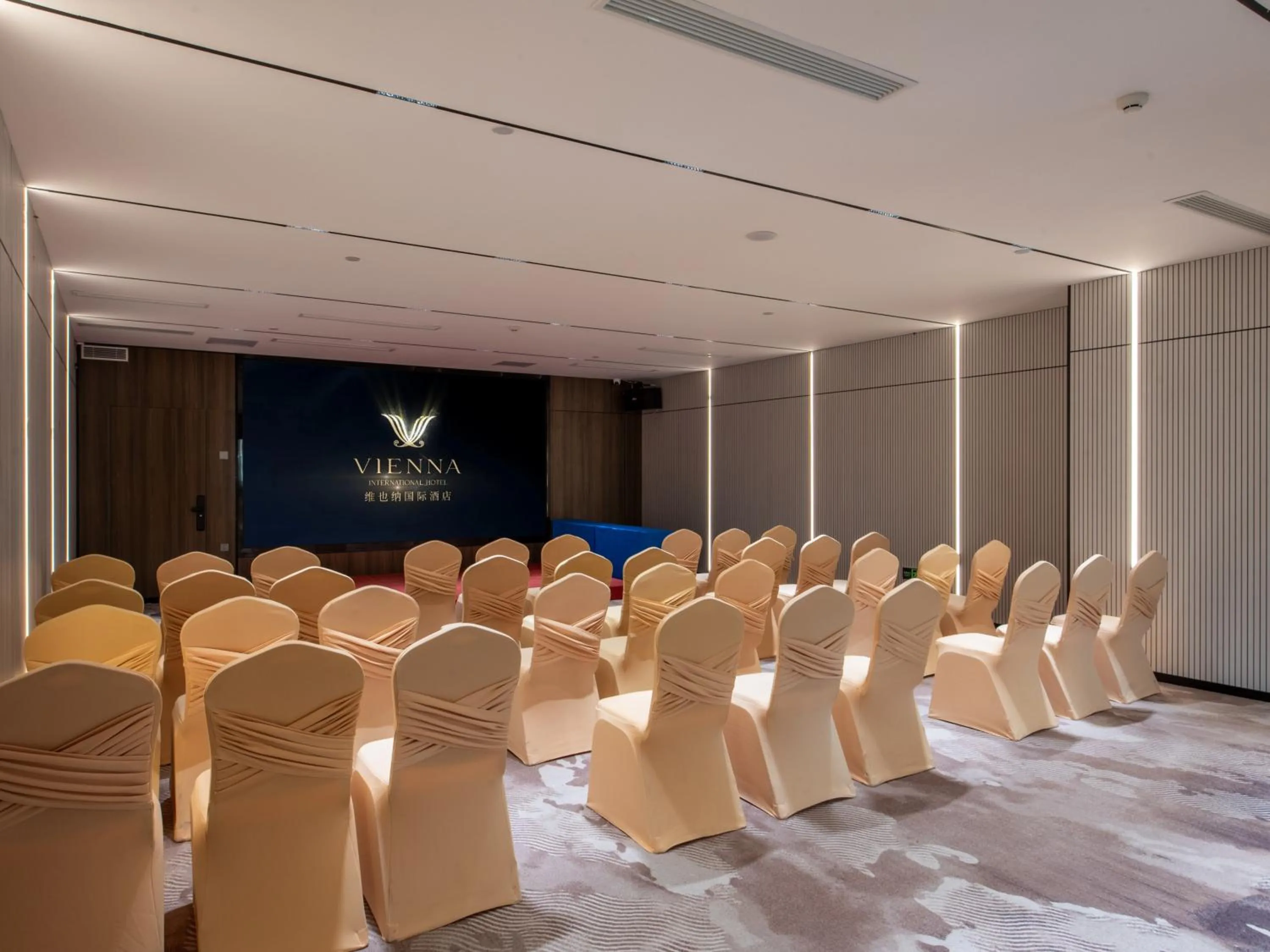 Meeting/conference room in Vienna International Hotel Guangzhou Baiyun International Conference Center