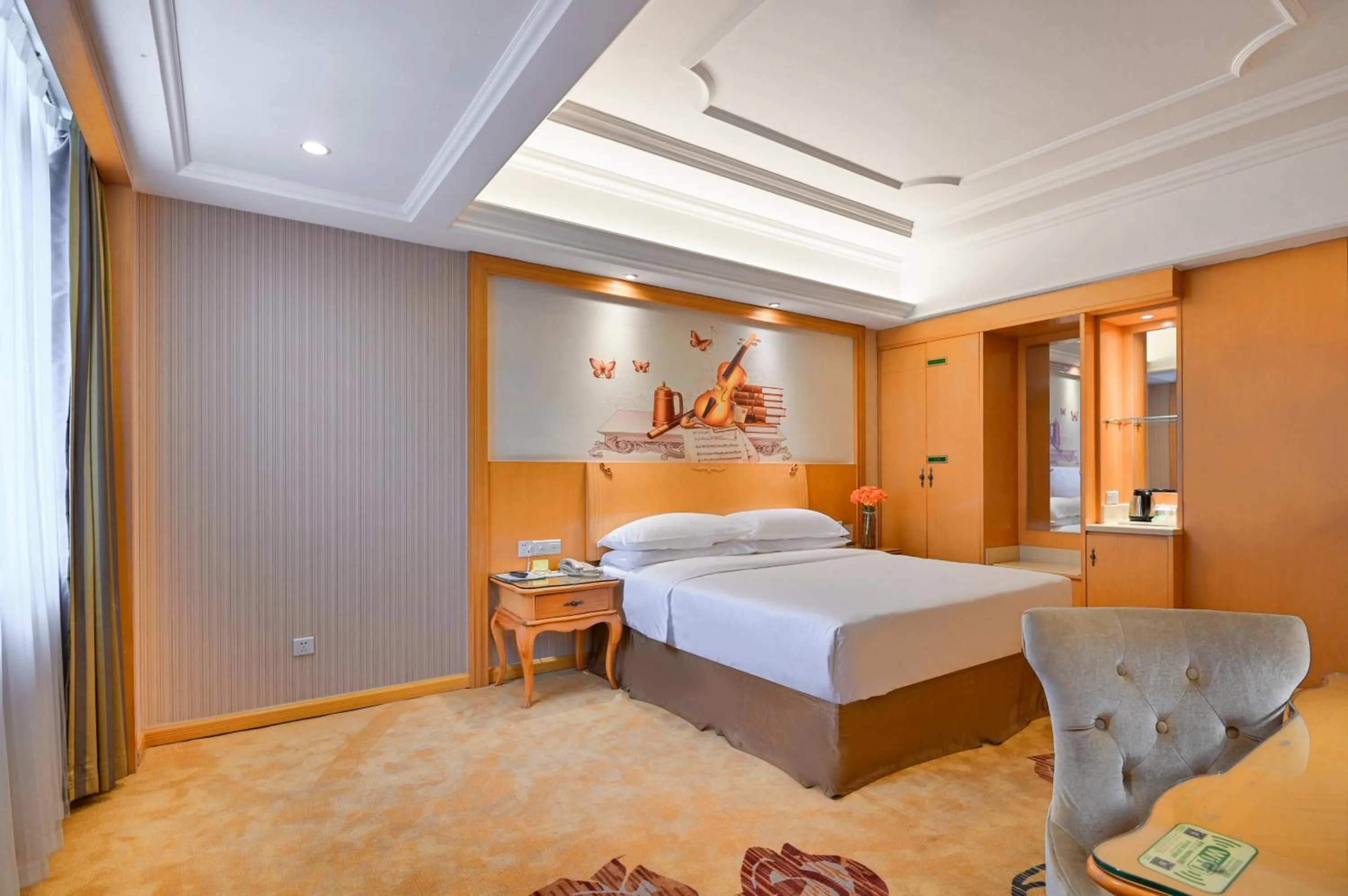 Bedroom, Bed in Vienna International Hotel Guangzhou Baiyun International Conference Center