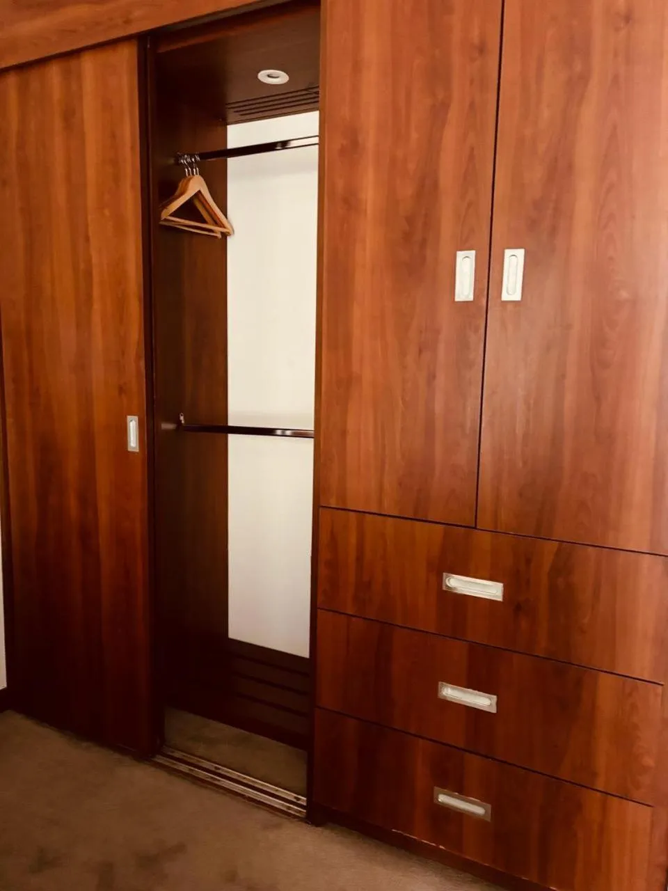 wardrobe in Hotel Guadalajara Plaza Ejecutivo