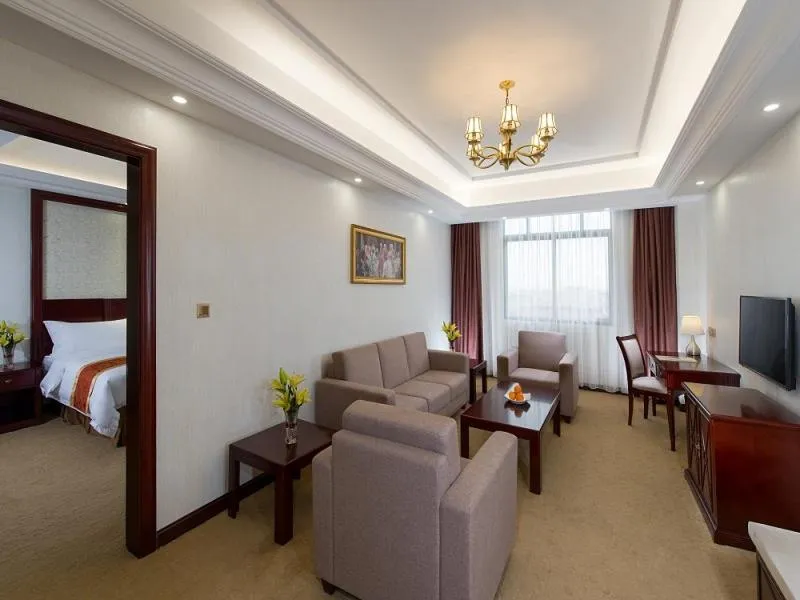 Vienna Hotel Shanwei Lufeng Jieshi Bus Station