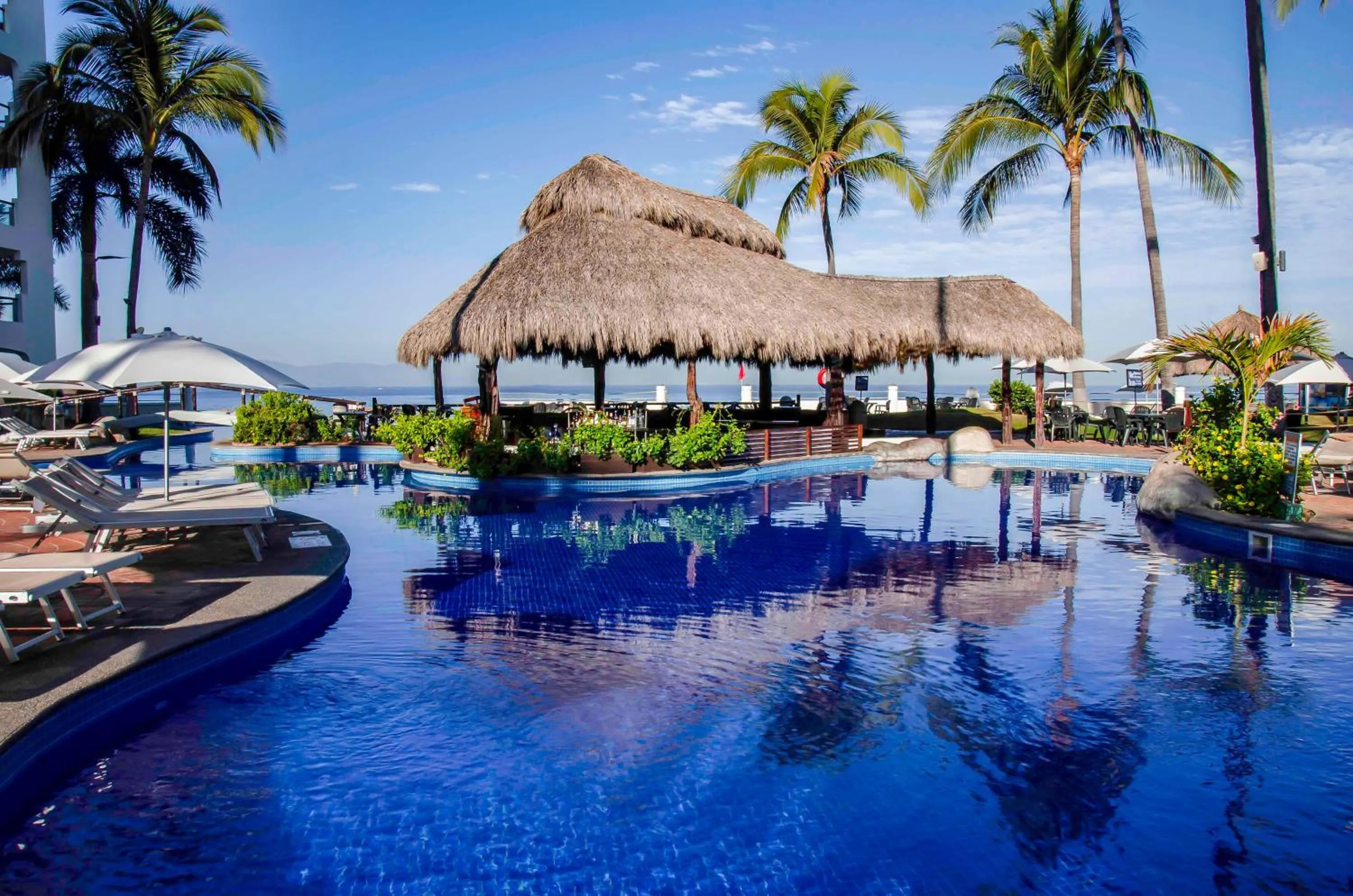 Swimming pool in Plaza Pelicanos Grand Beach Resort All Inclusive