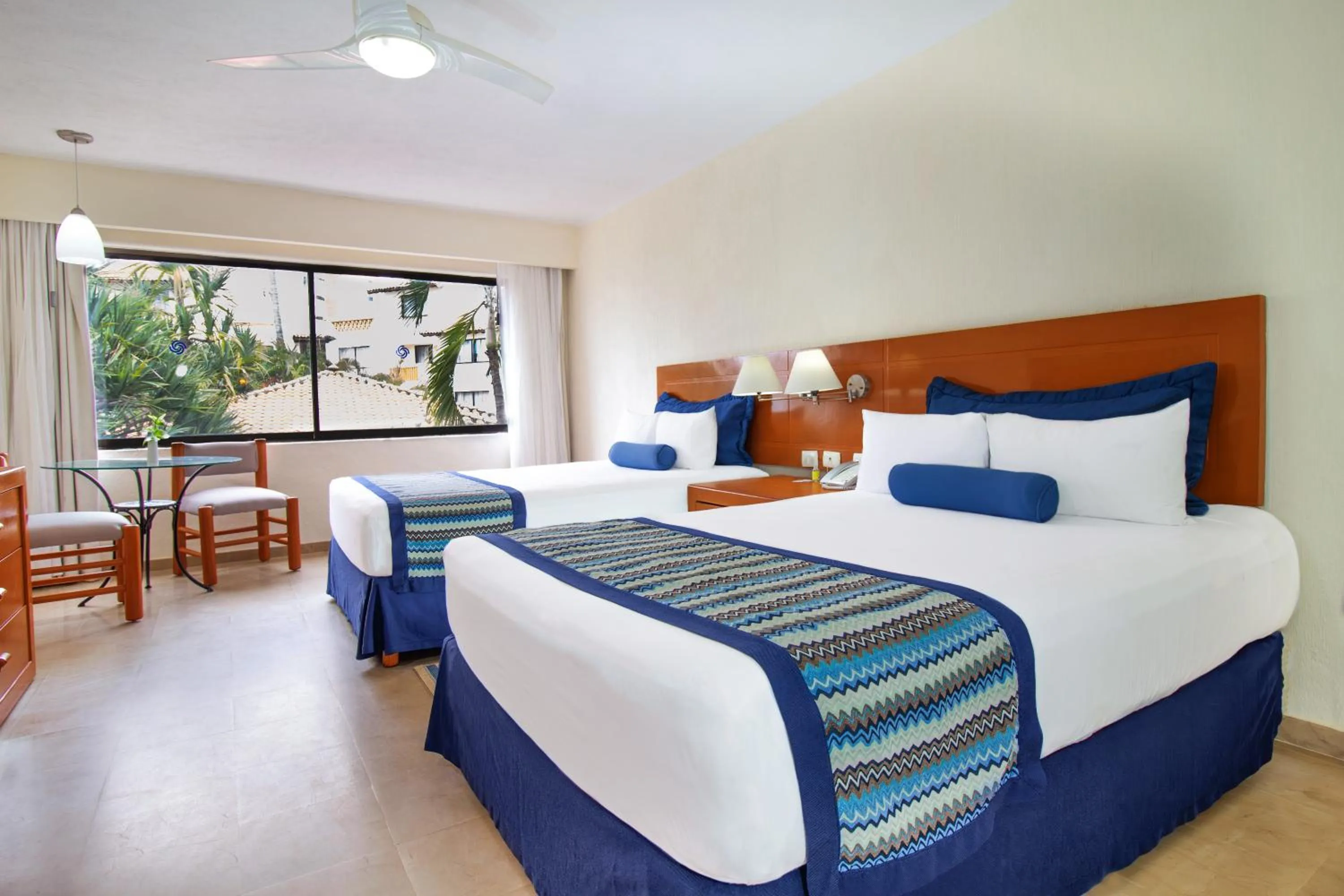 Toilet, Bed in Plaza Pelicanos Grand Beach Resort All Inclusive