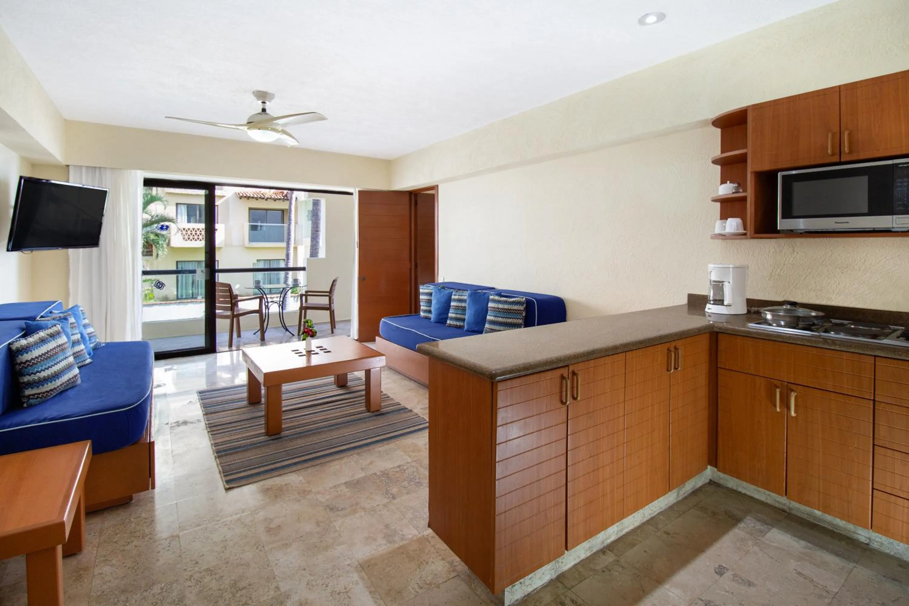 Kitchen or kitchenette in Plaza Pelicanos Grand Beach Resort All Inclusive