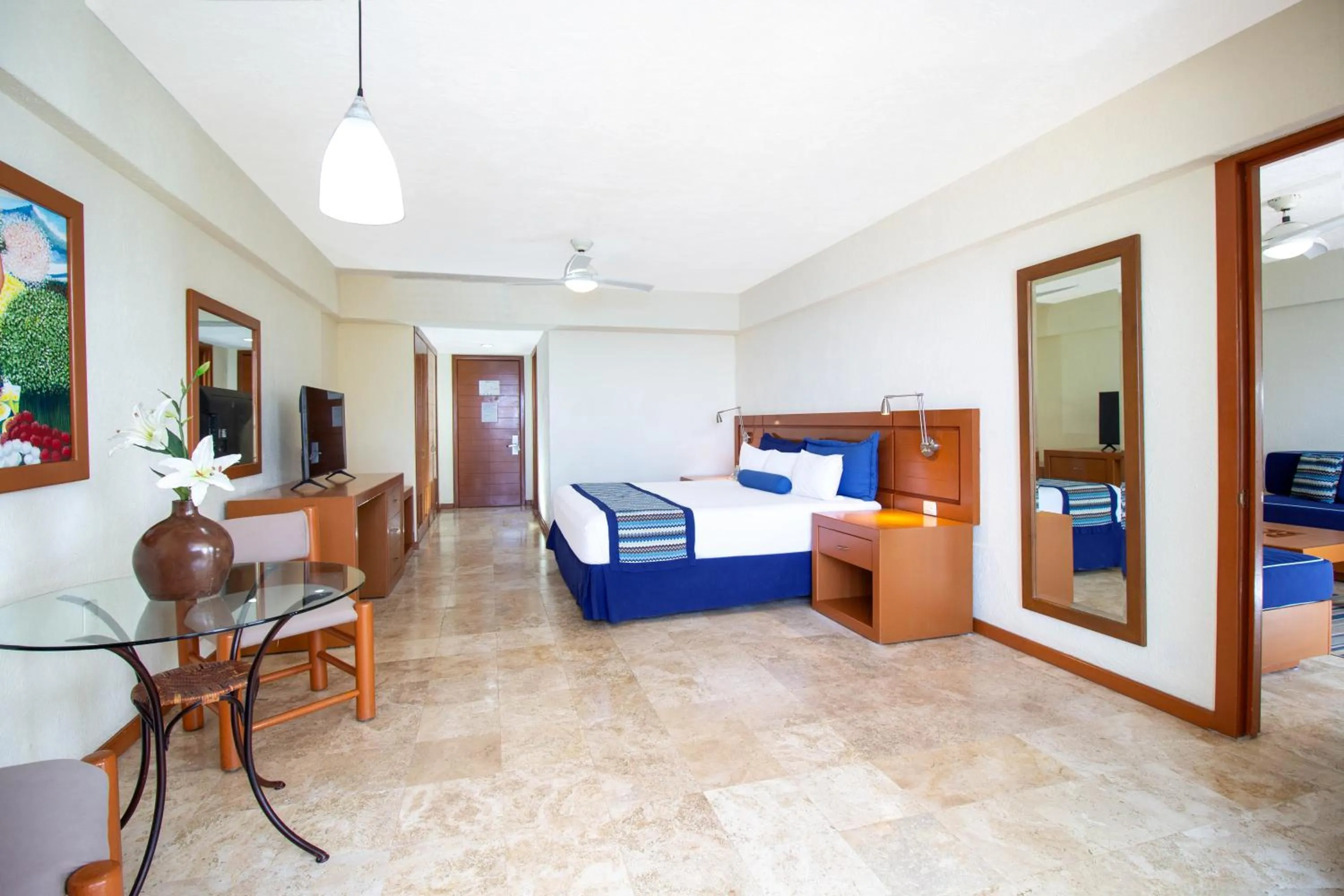 Photo of the whole room, Bed in Plaza Pelicanos Grand Beach Resort All Inclusive