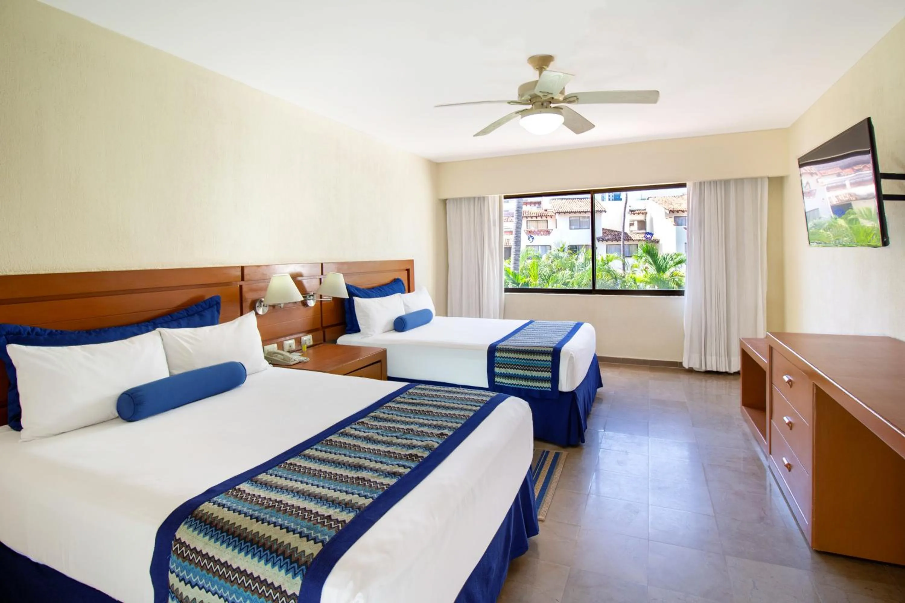 Street view, Bed in Plaza Pelicanos Grand Beach Resort All Inclusive