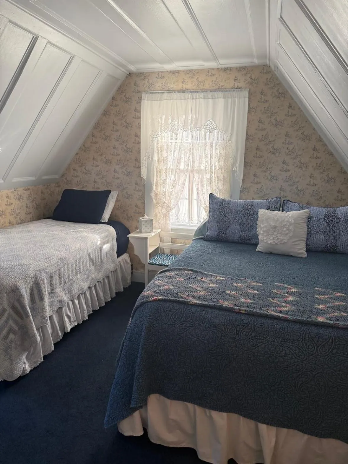 Bed in Shaw House Inn