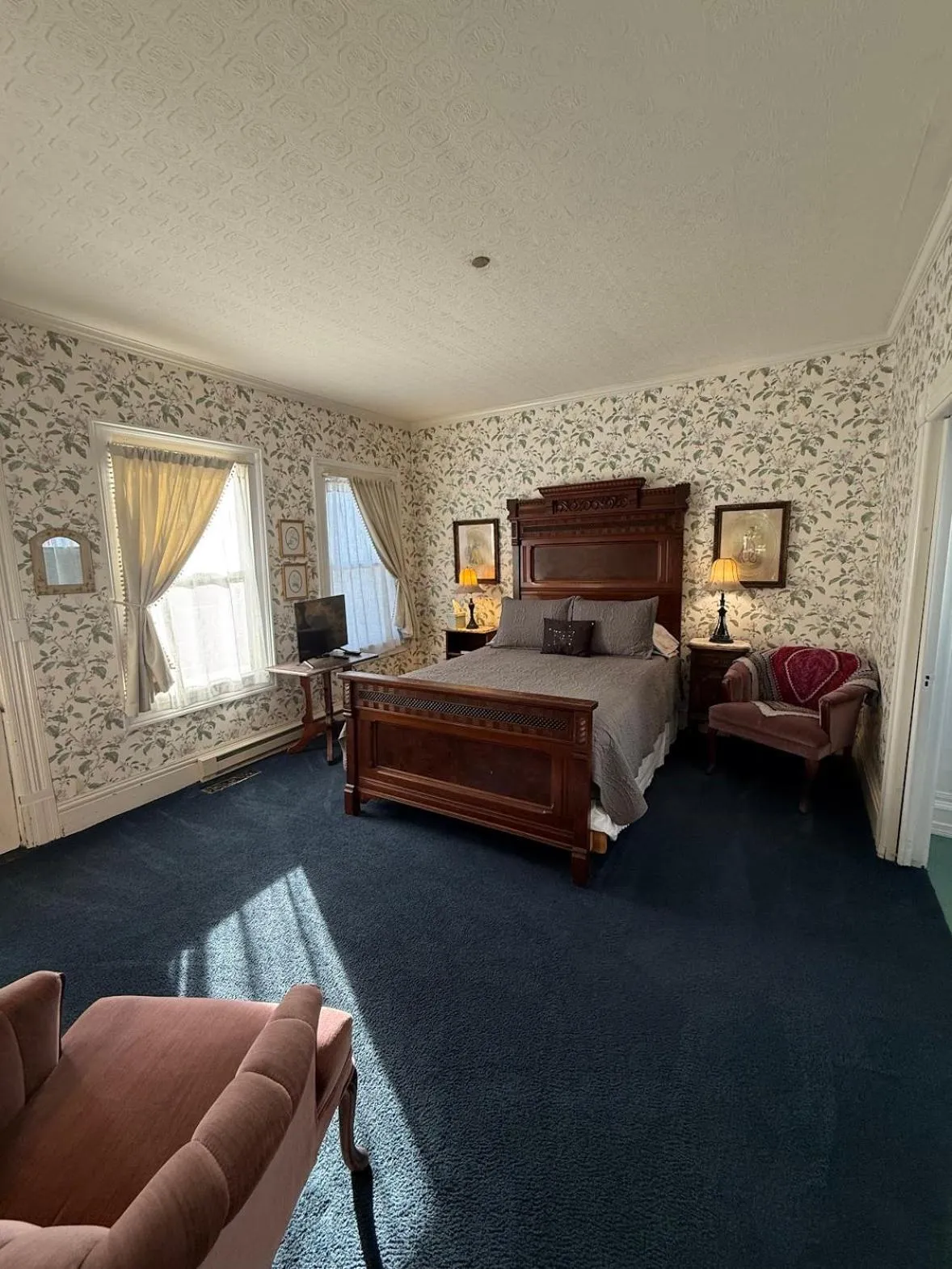 Bed in Shaw House Inn