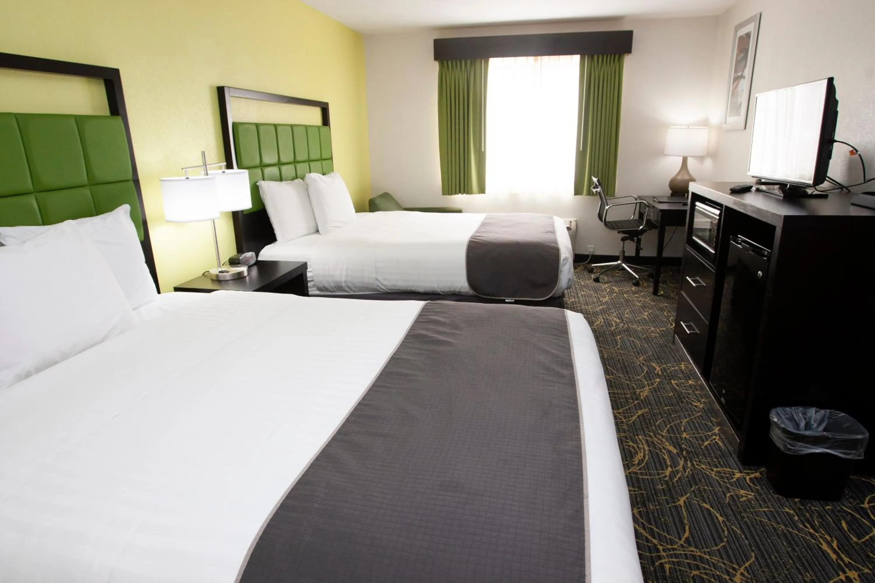 Guests, Bed in AmericInn and Suites by Wyndham Delafield-Waukesha-Milwaukee