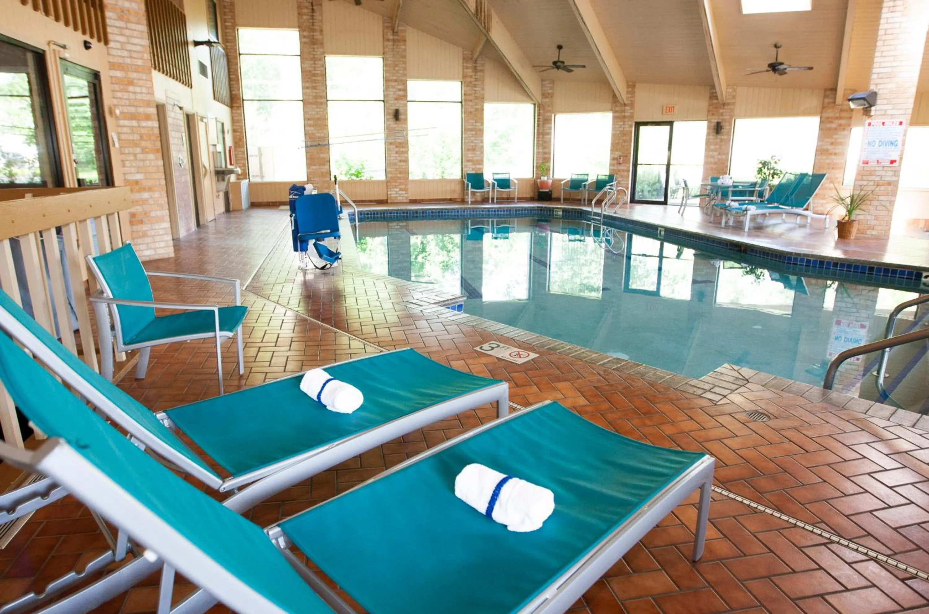 Swimming pool in AmericInn and Suites by Wyndham Delafield-Waukesha-Milwaukee