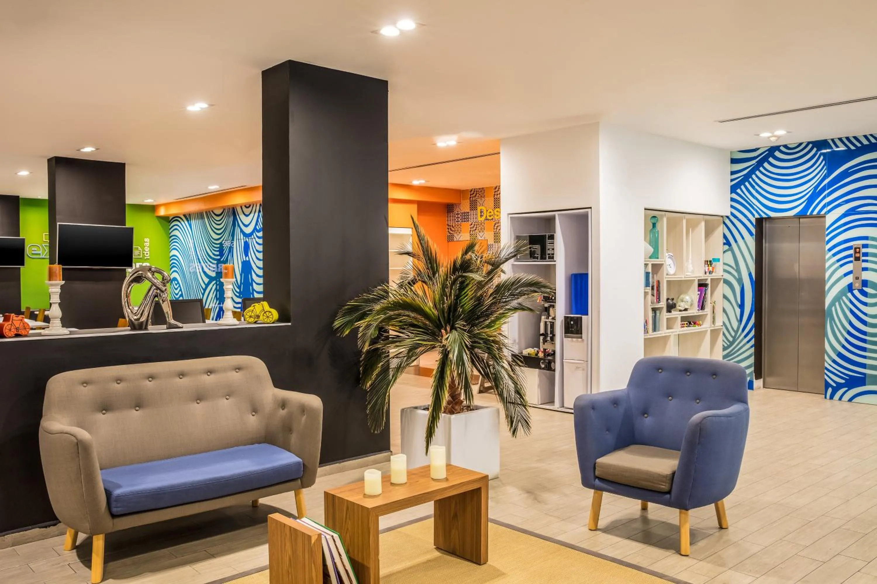 Lobby or reception in One Monterrey Aeropuerto