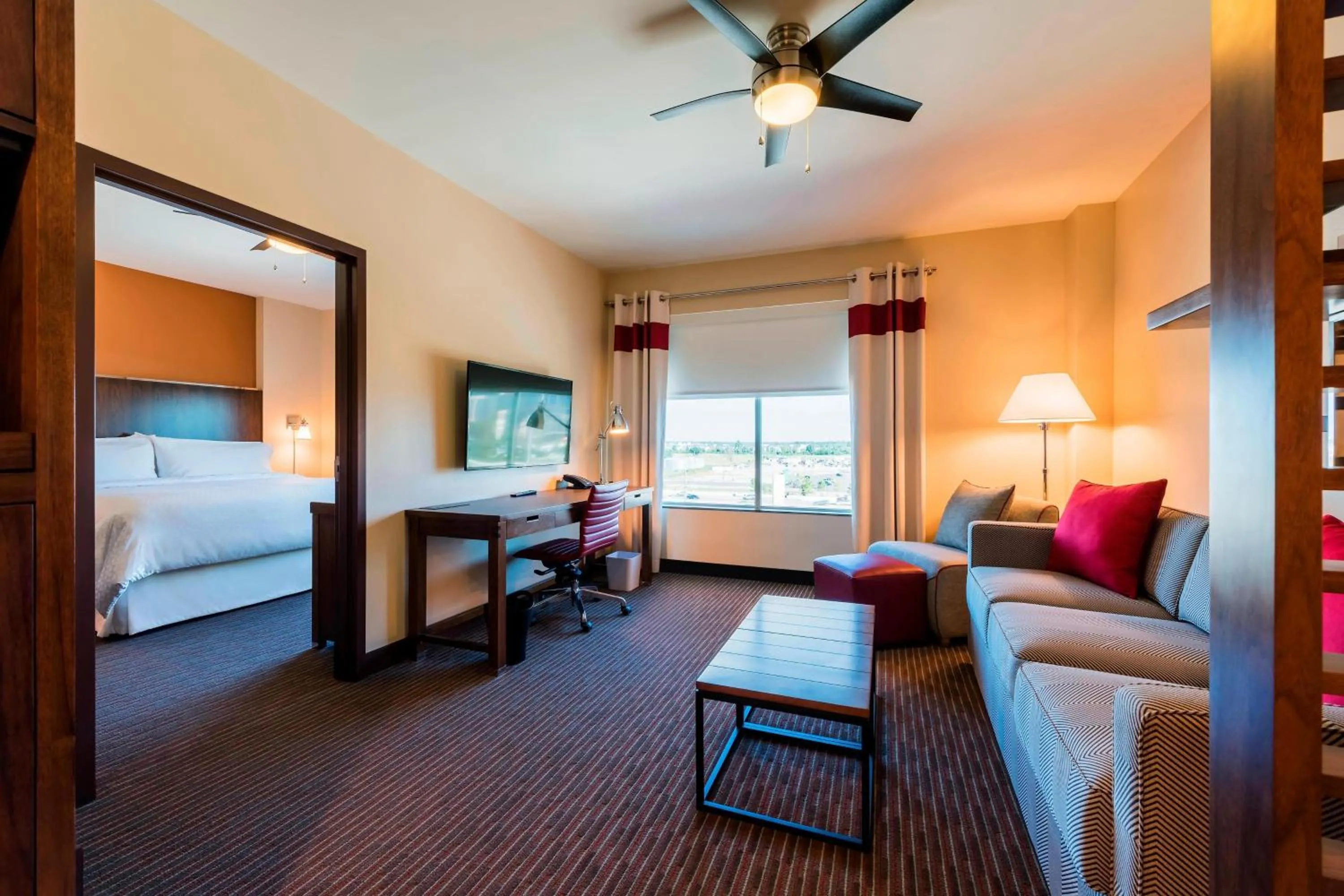 Photo of the whole room, Bed in Four Points By Sheraton Houston Energy Corridor