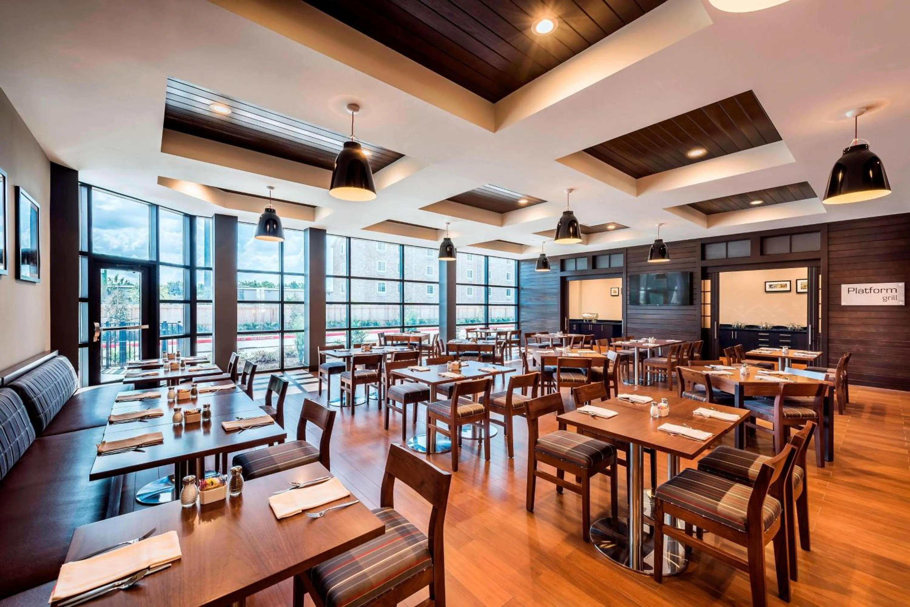 Restaurant/places to eat in Four Points By Sheraton Houston Energy Corridor
