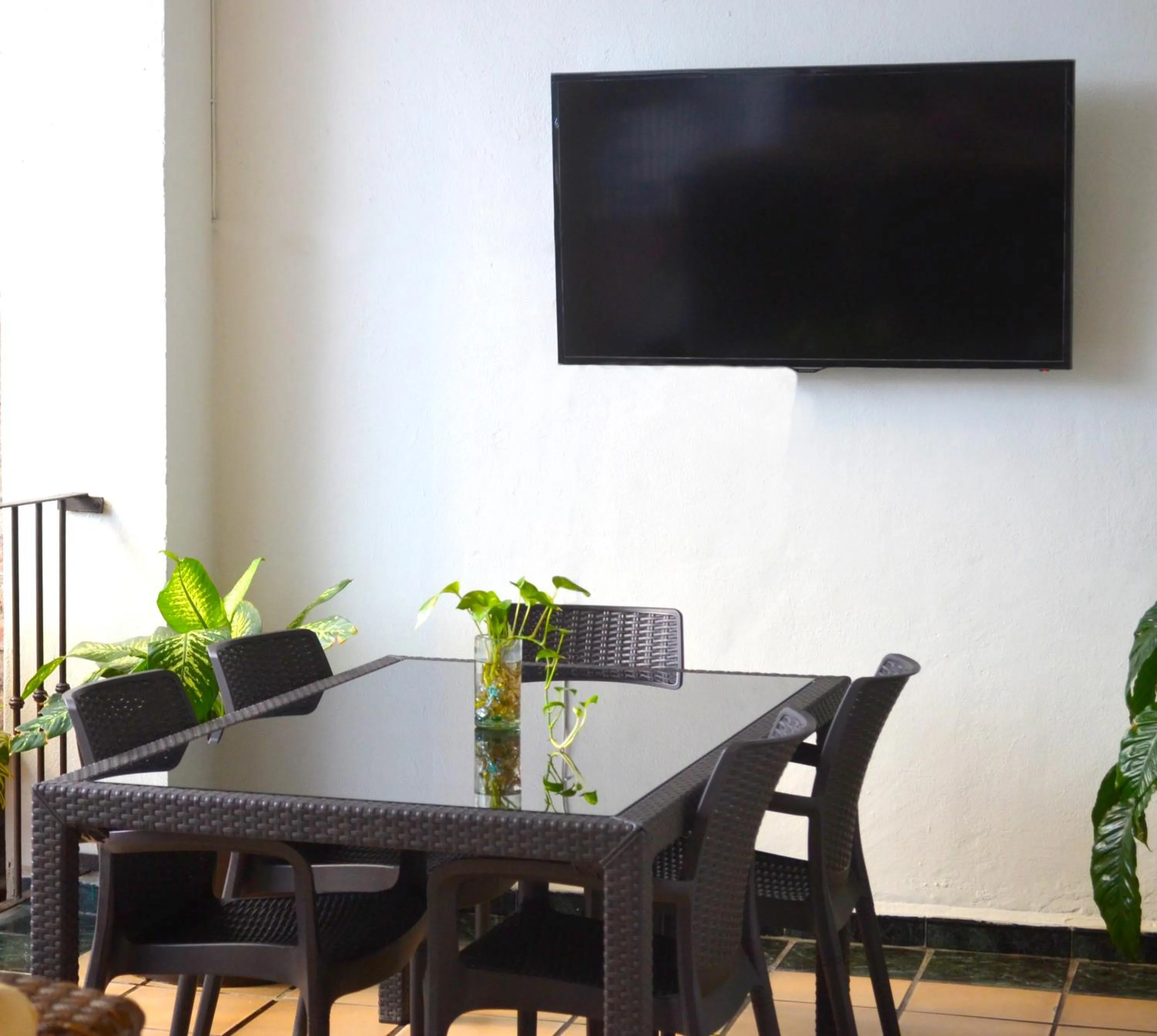 Communal lounge/ TV room in Hotel Eloisa