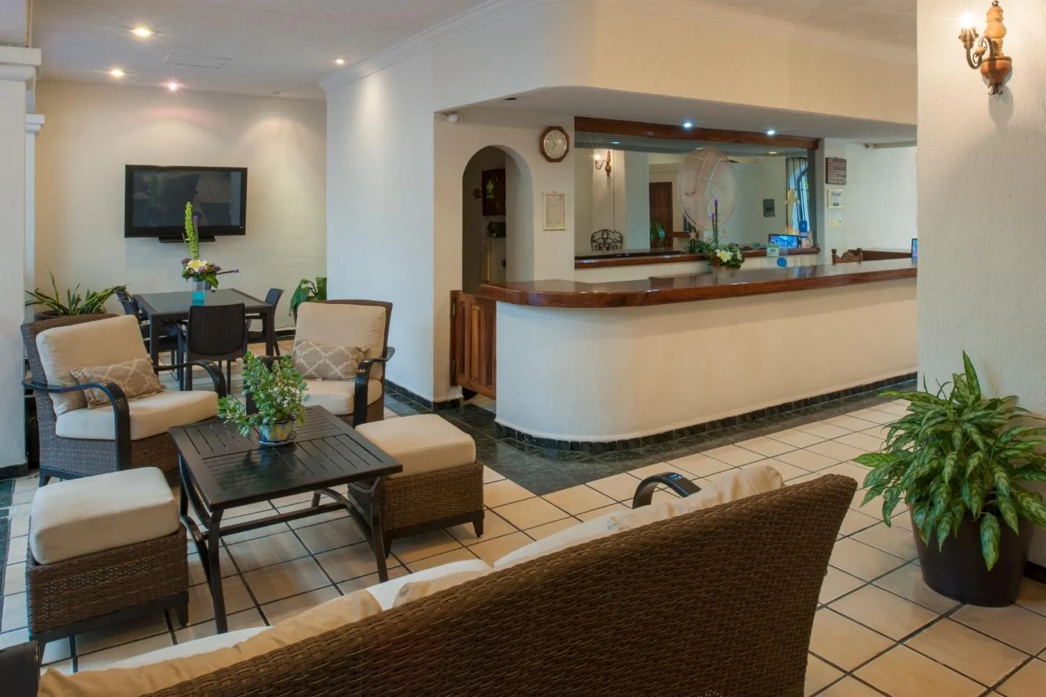 Communal lounge/ TV room in Hotel Eloisa