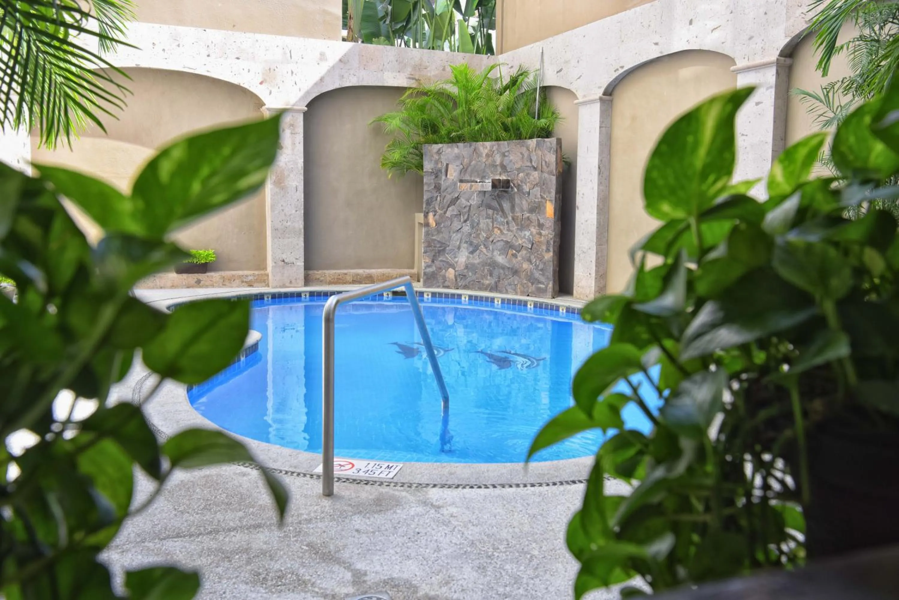 Pool view in Hotel Eloisa