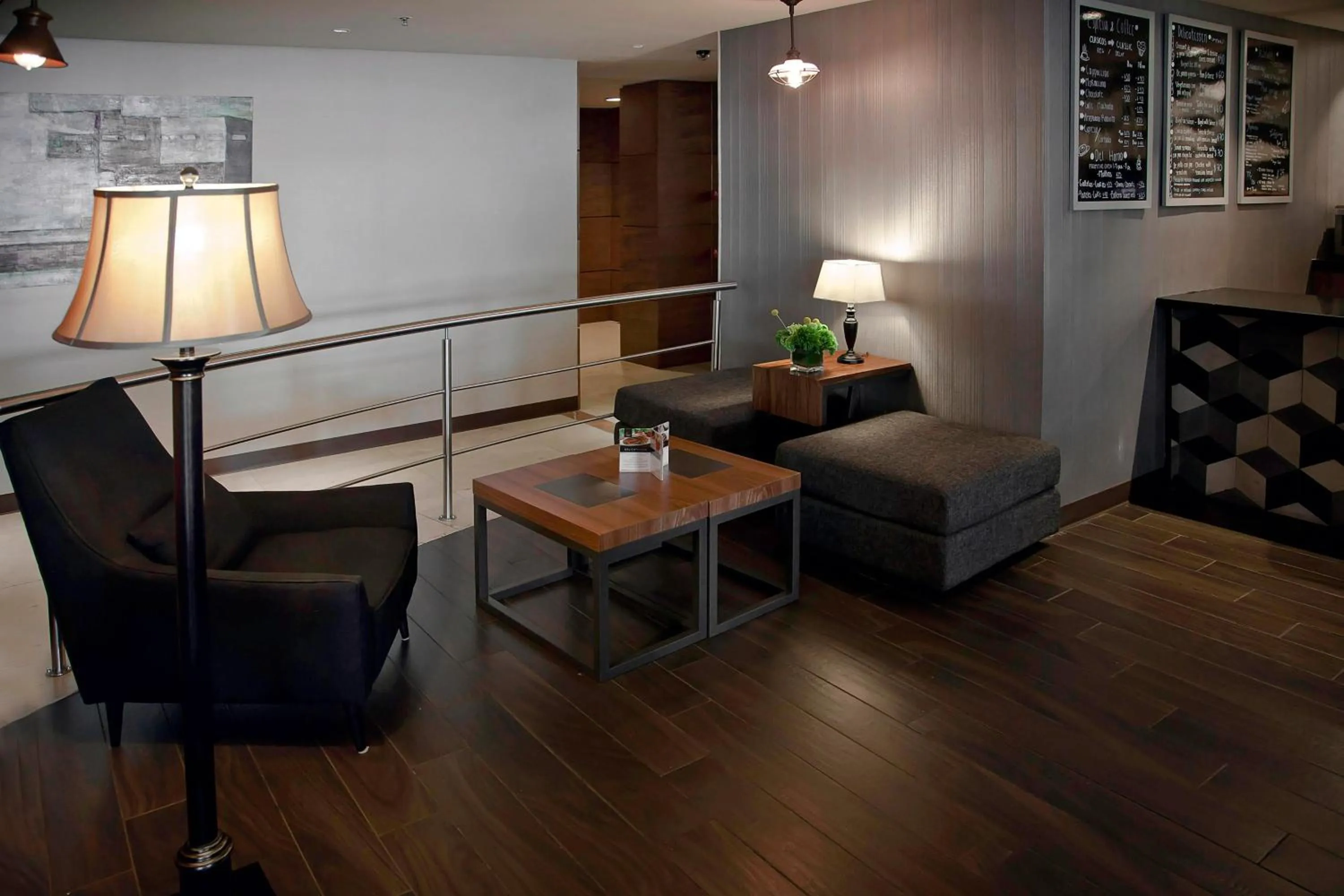 Lounge or bar in Marriott Tijuana Hotel