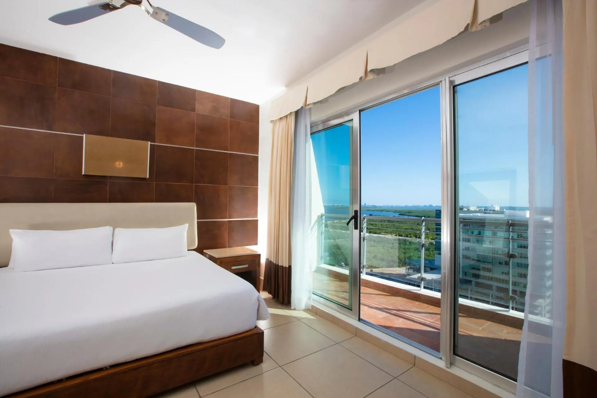 City view, Bed in Krystal Urban Cancun & Beach Club