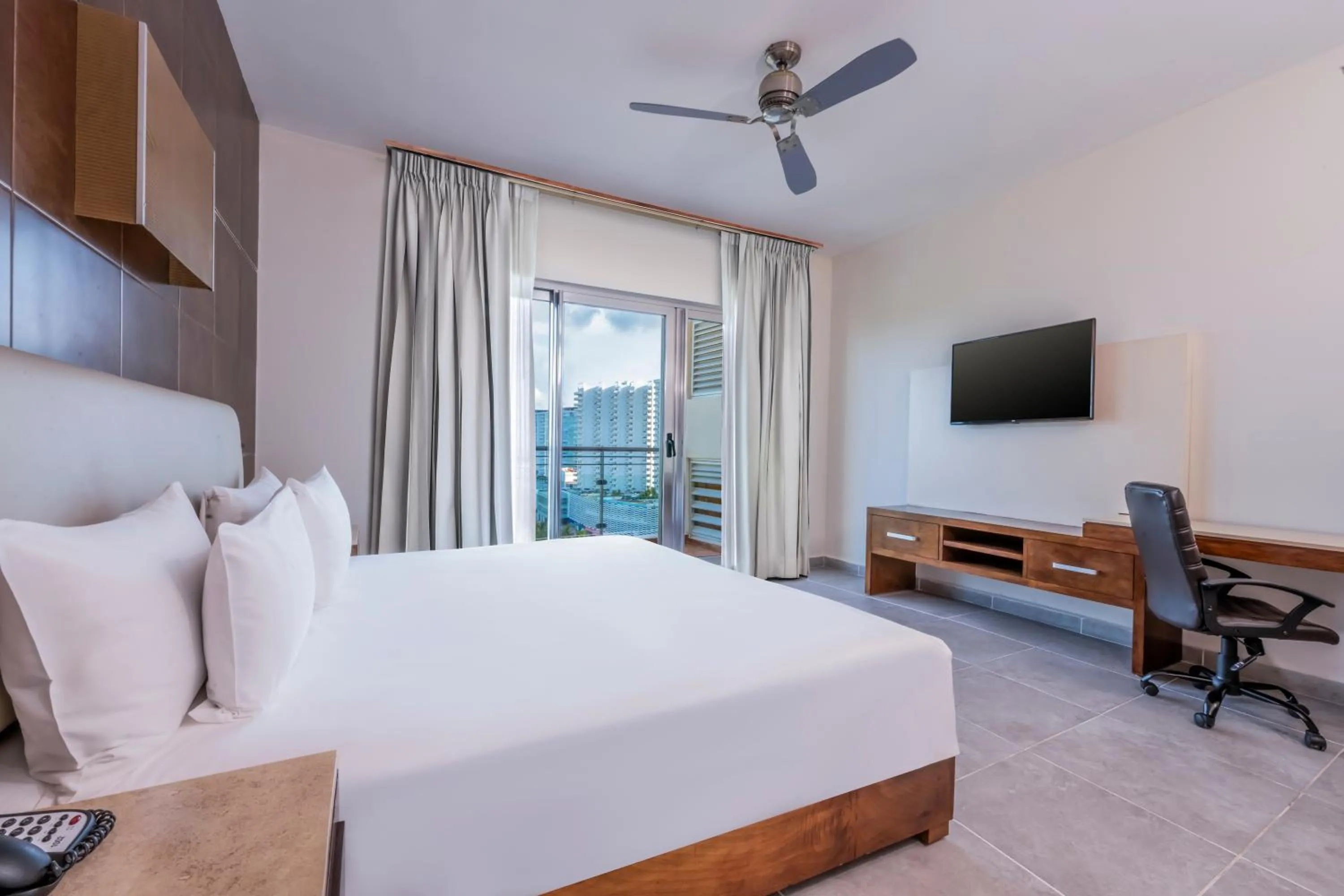 Photo of the whole room, Bed in Krystal Urban Cancun & Beach Club