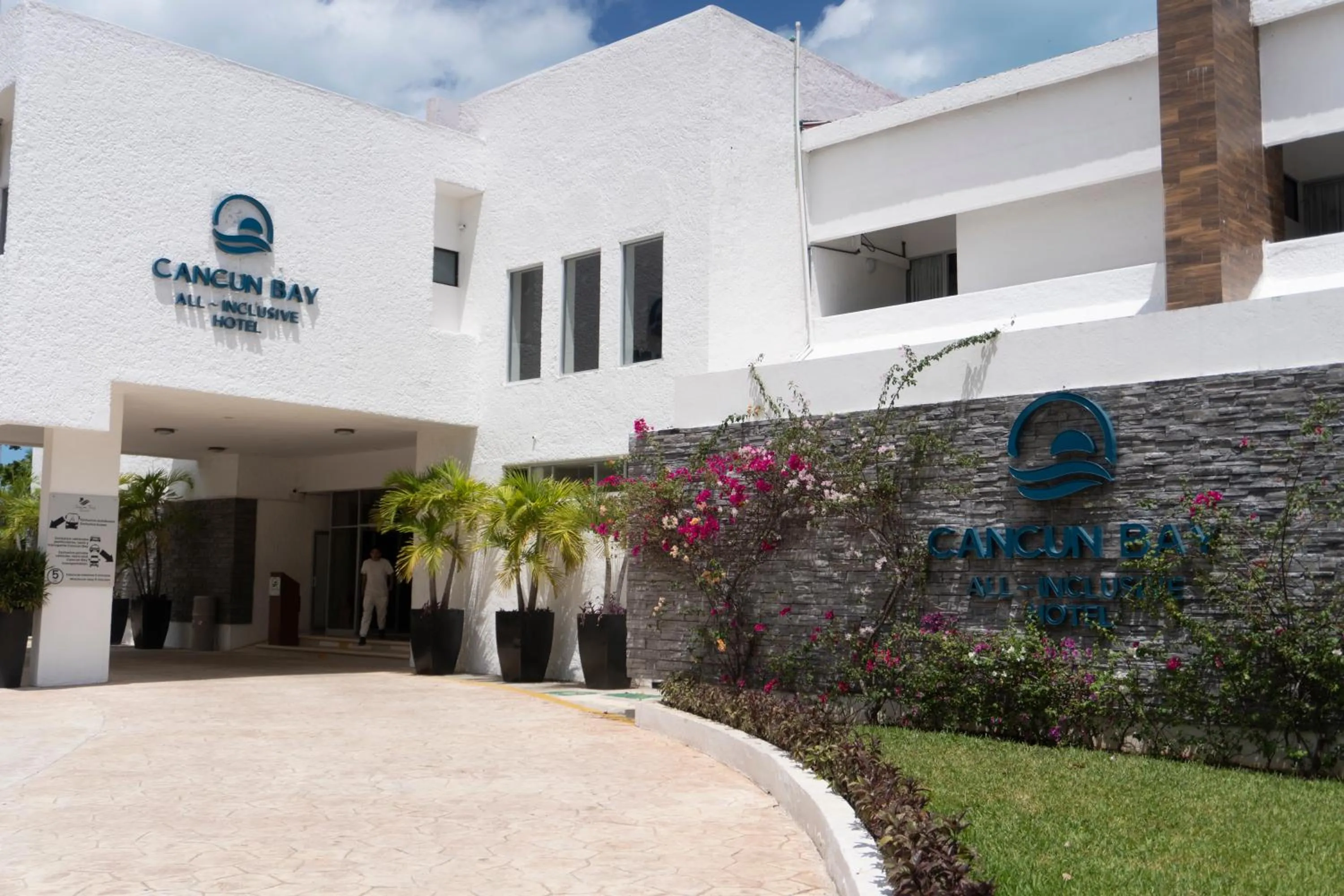 Street view in Cancun Bay All Inclusive Hotel
