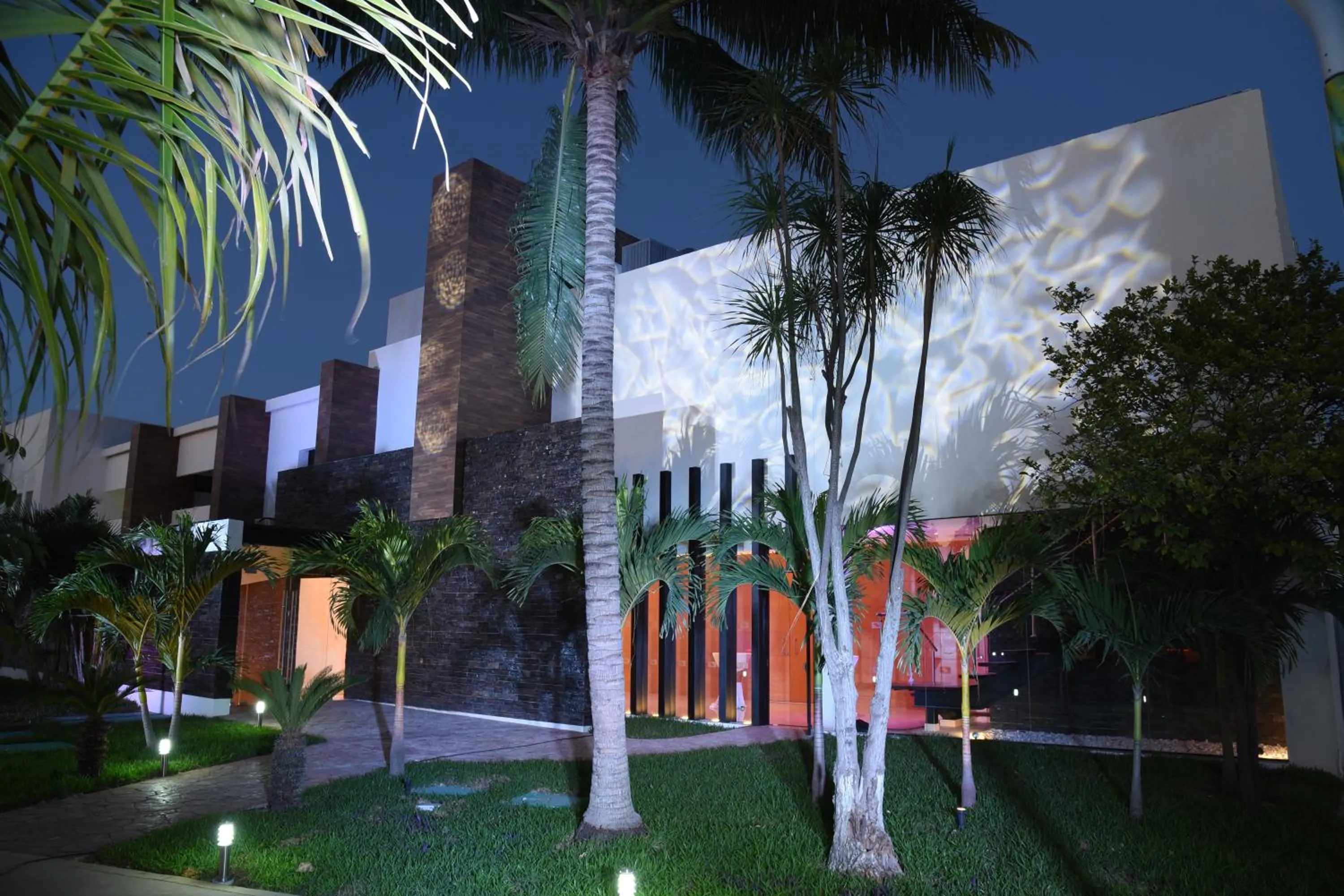 Street view in Cancun Bay All Inclusive Hotel