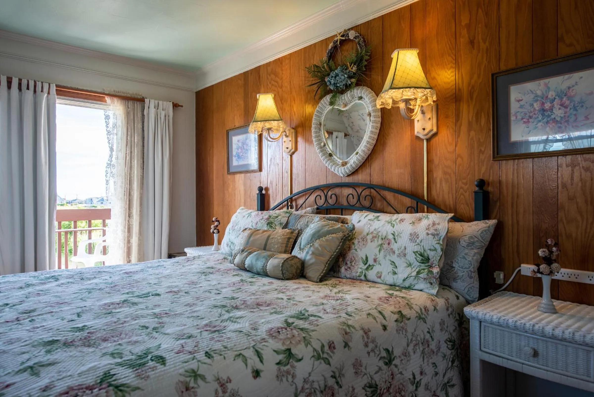 Bed in A Cape Cod Ocean Manor Inn