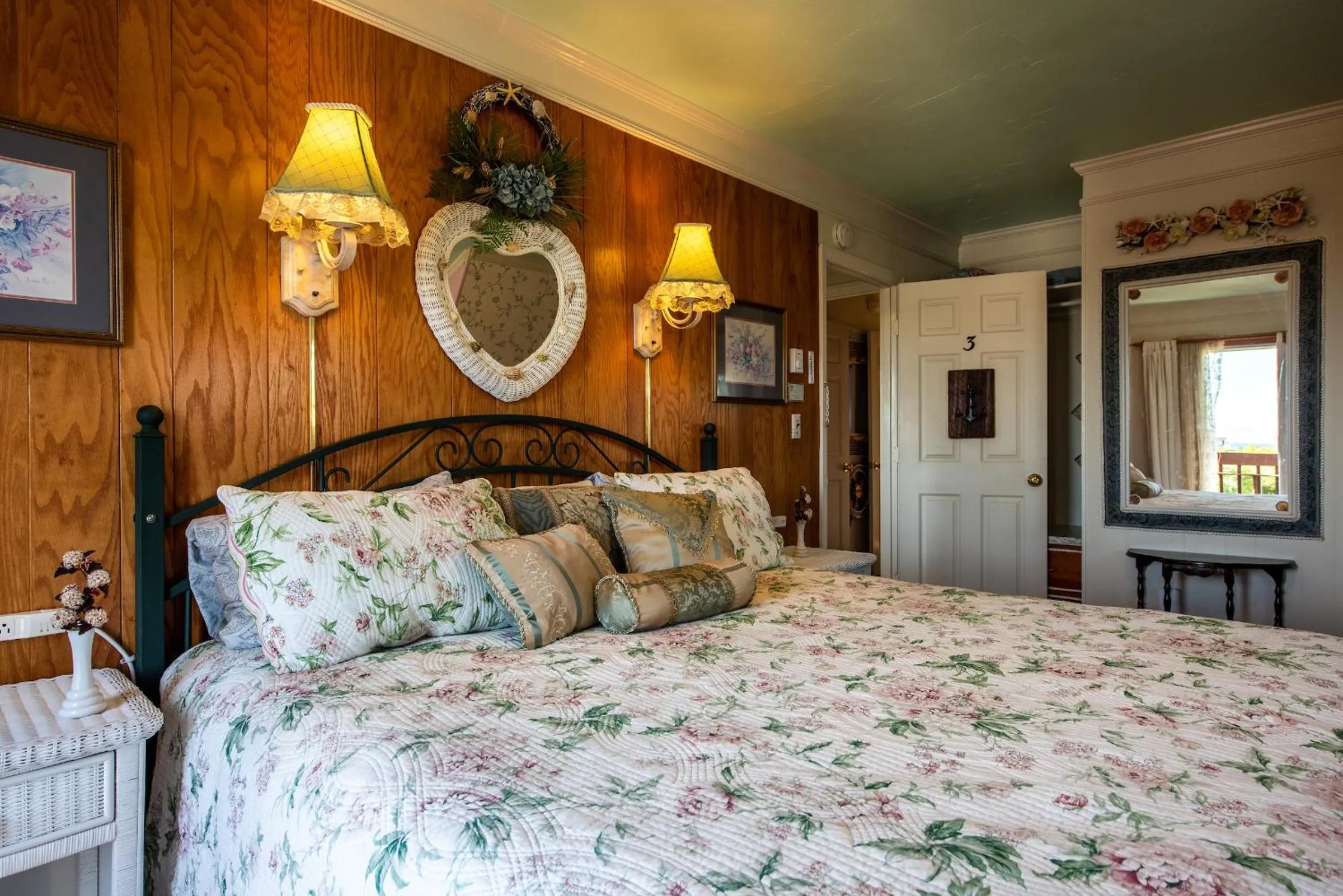 Bed in A Cape Cod Ocean Manor Inn