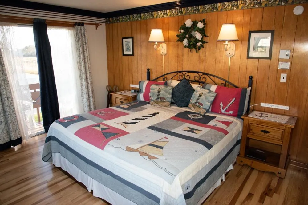 Bed in A Cape Cod Ocean Manor Inn