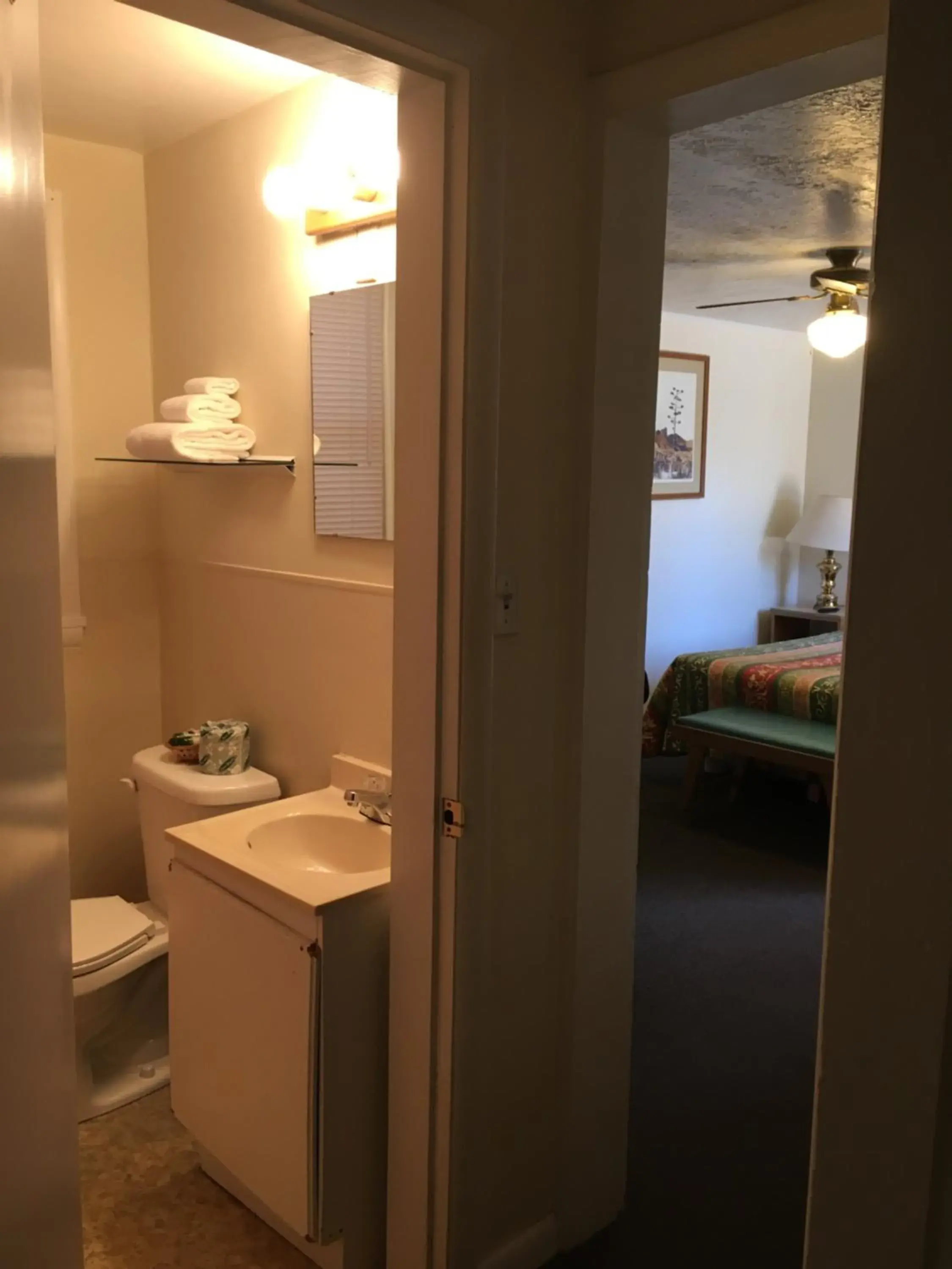 Family Room in Sun -N- Sand Motel Family Room in Sun -N- Sand Motel