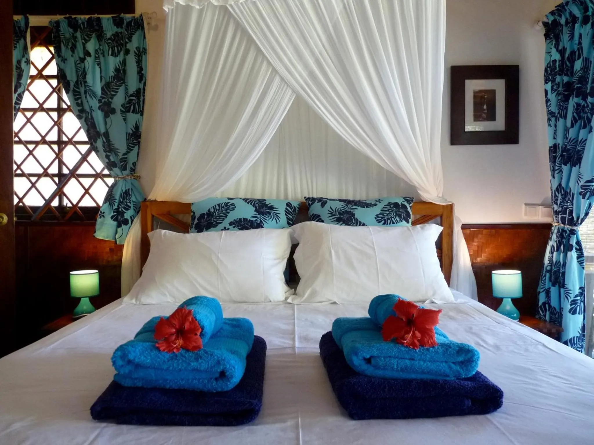 Photo of the whole room, Bed in Poerani Moorea