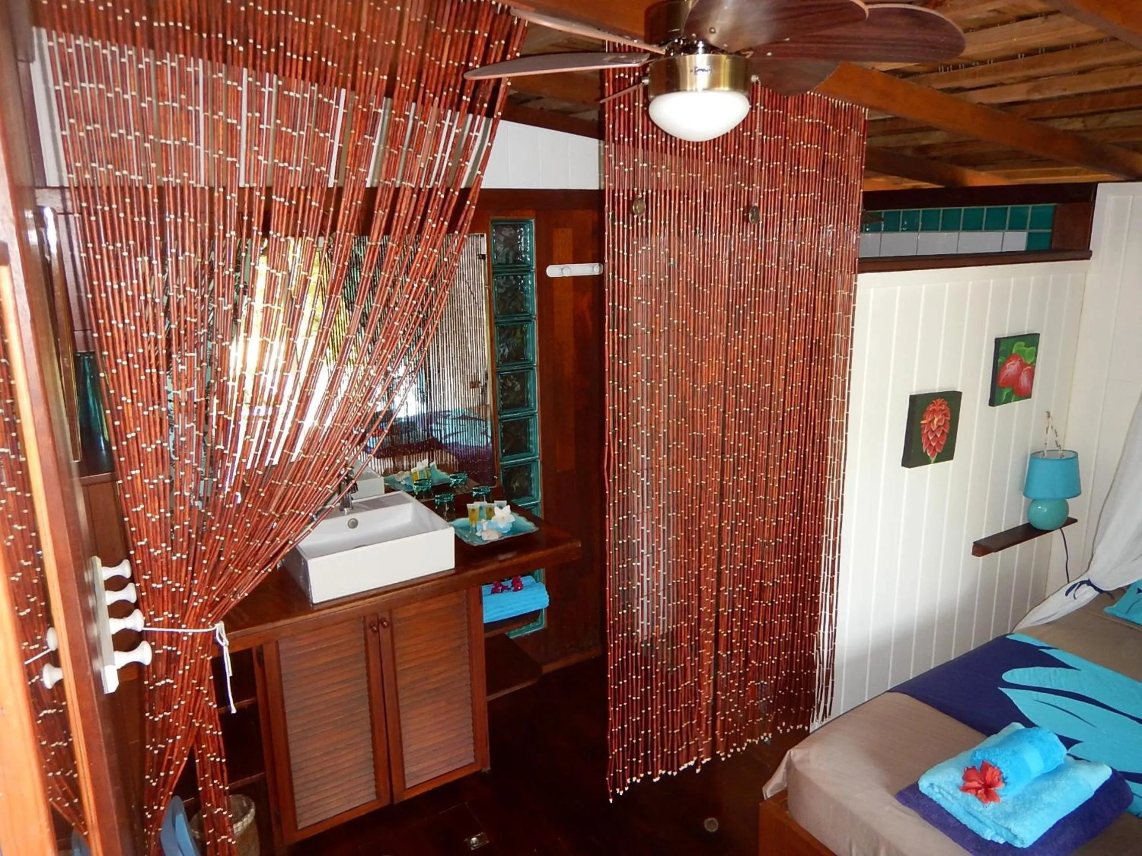 Bathroom in Poerani Moorea