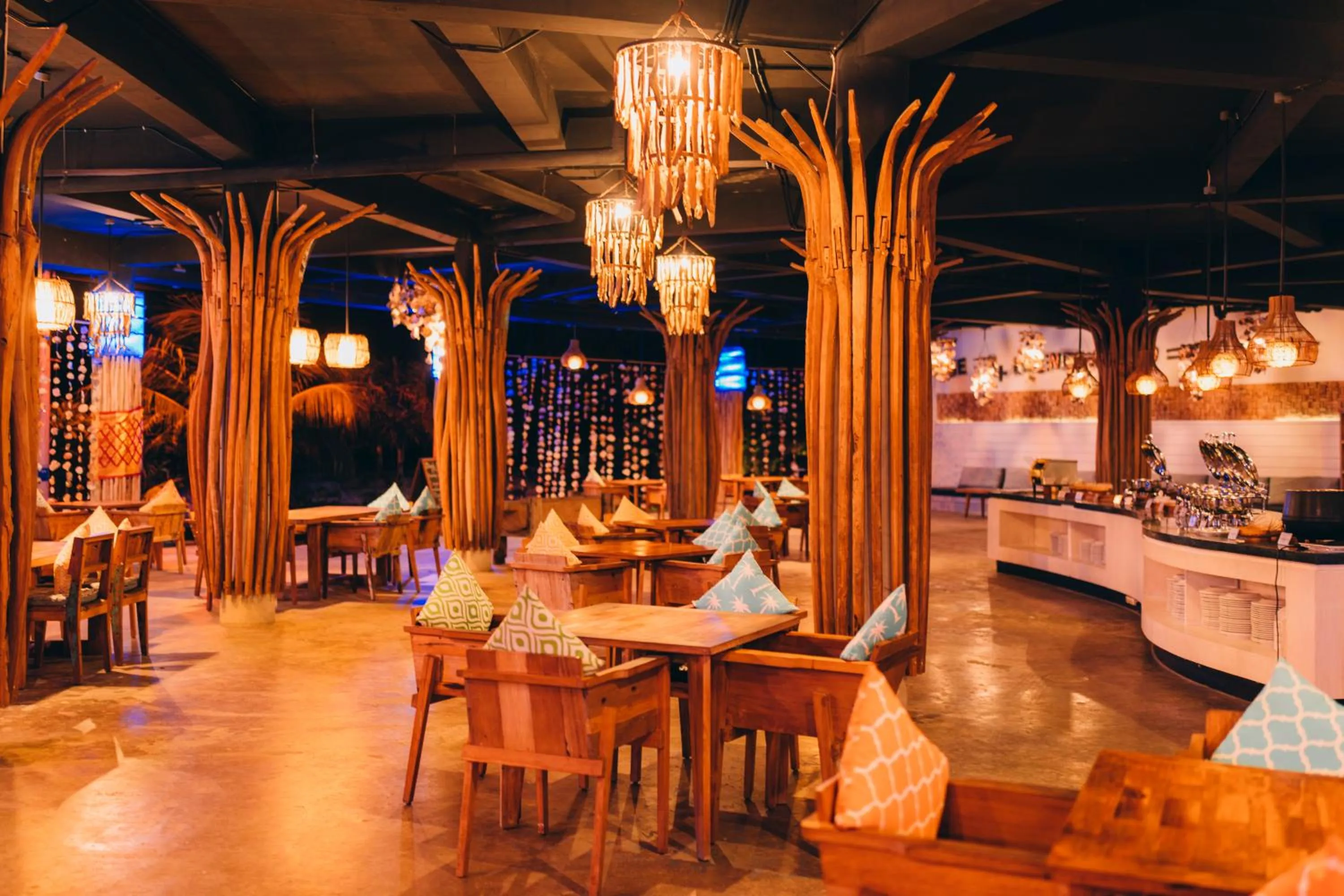 Restaurant/places to eat in Mahagiri Resort Nusa Lembongan