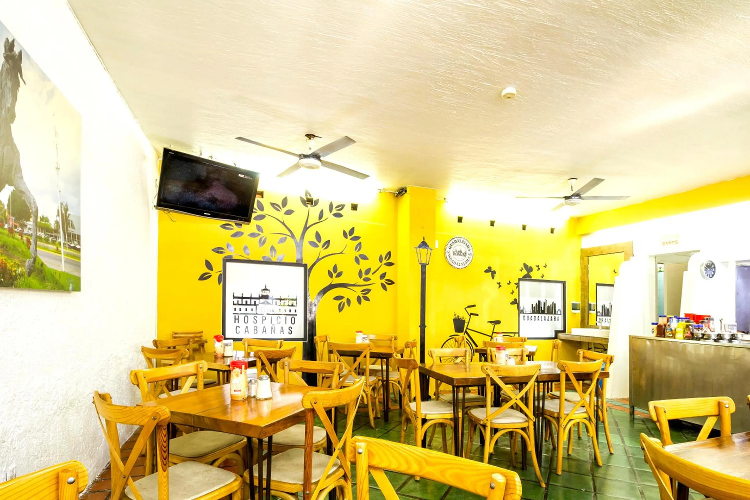 Restaurant/places to eat in Hotel Arboledas Expo